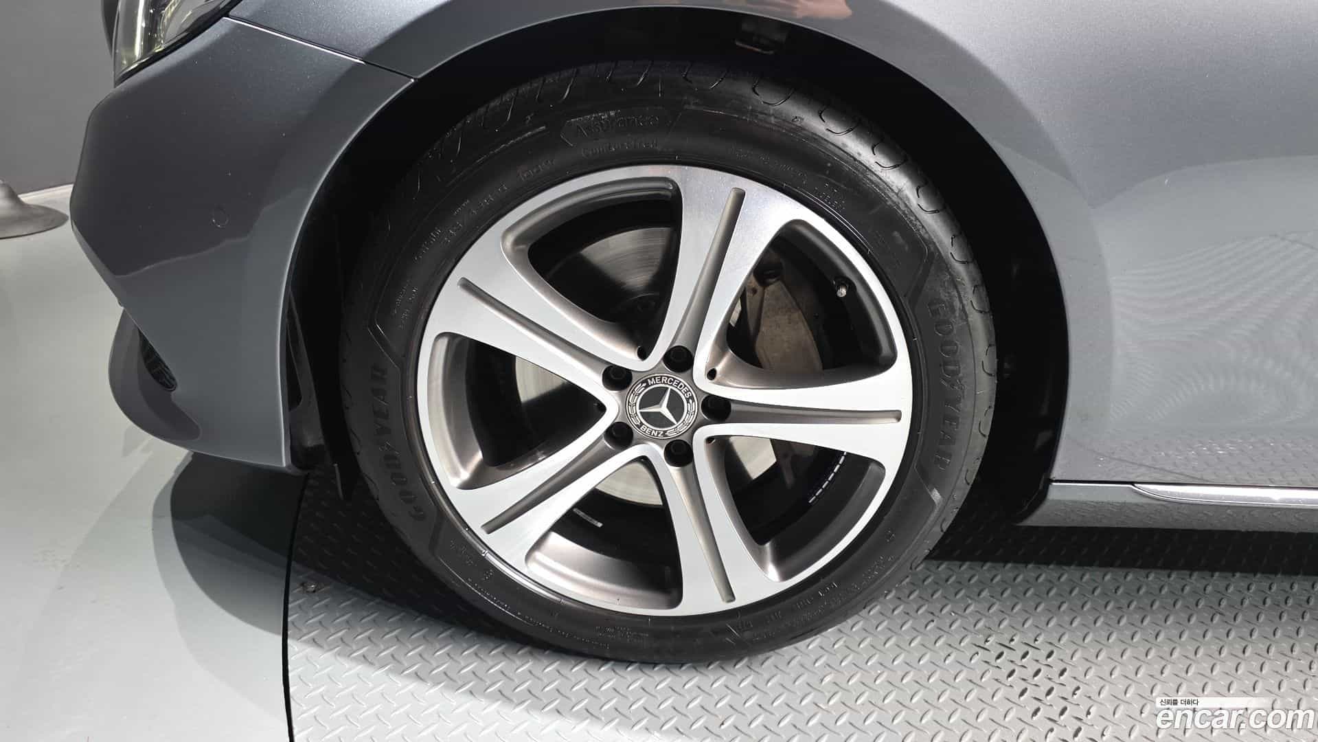 E-Class Mercedes-Benz 2019.7-OUTER-005