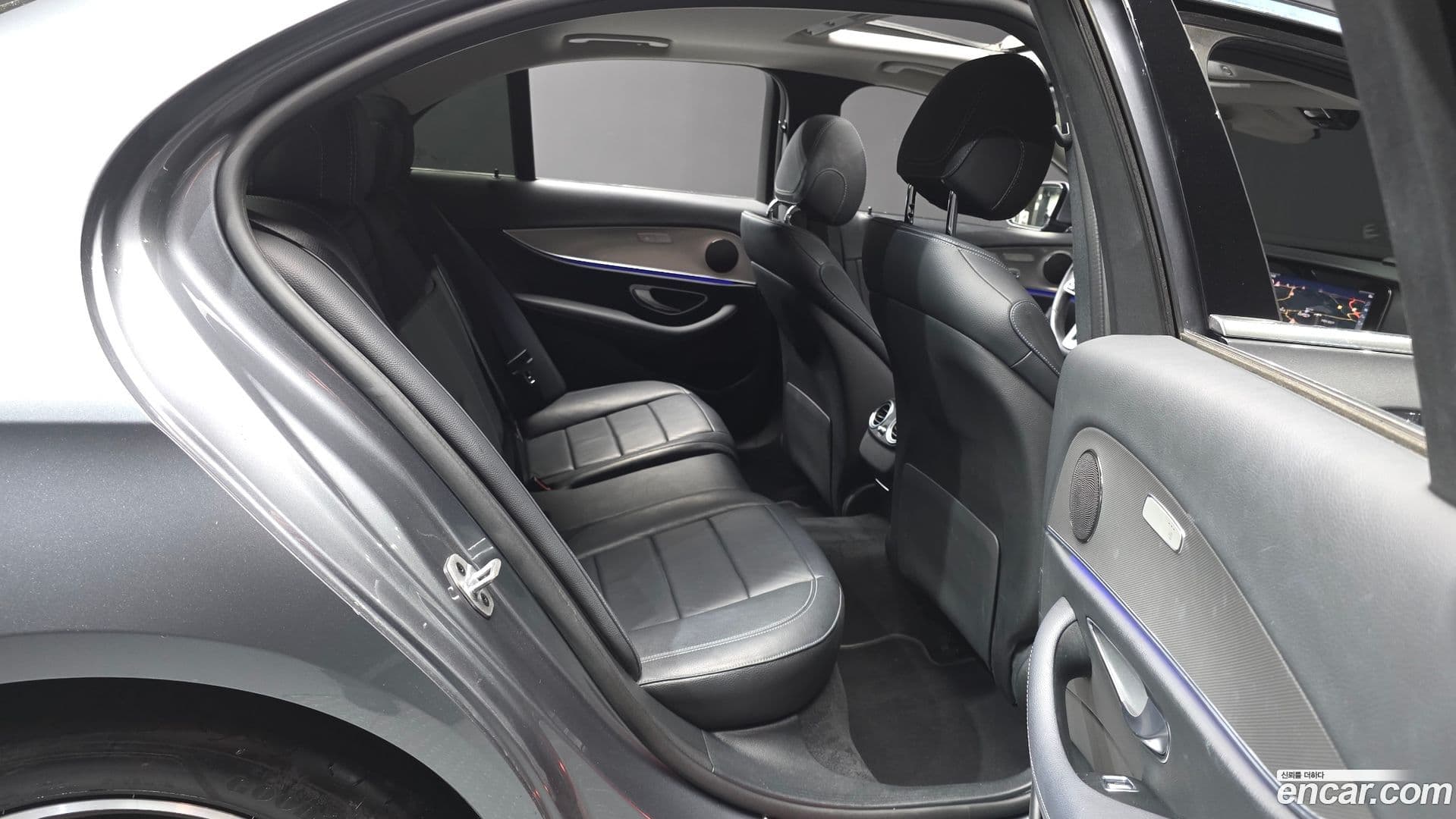 Main__Slider__Photo:E-Class Mercedes-Benz 2019.7-11