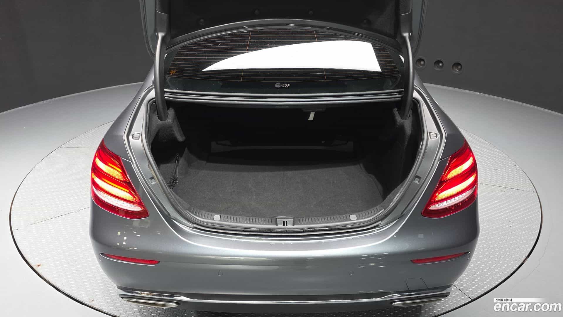 E-Class Mercedes-Benz 2019.7-OPTION-024