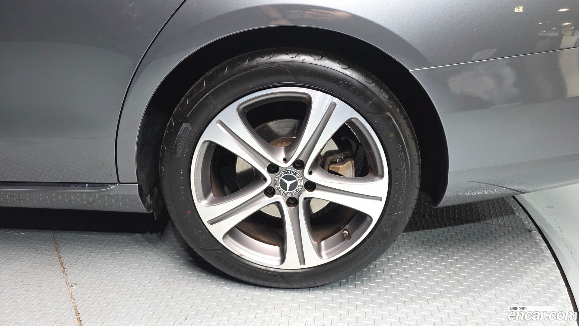 Main__Slider__Photo:E-Class Mercedes-Benz 2019.7-20