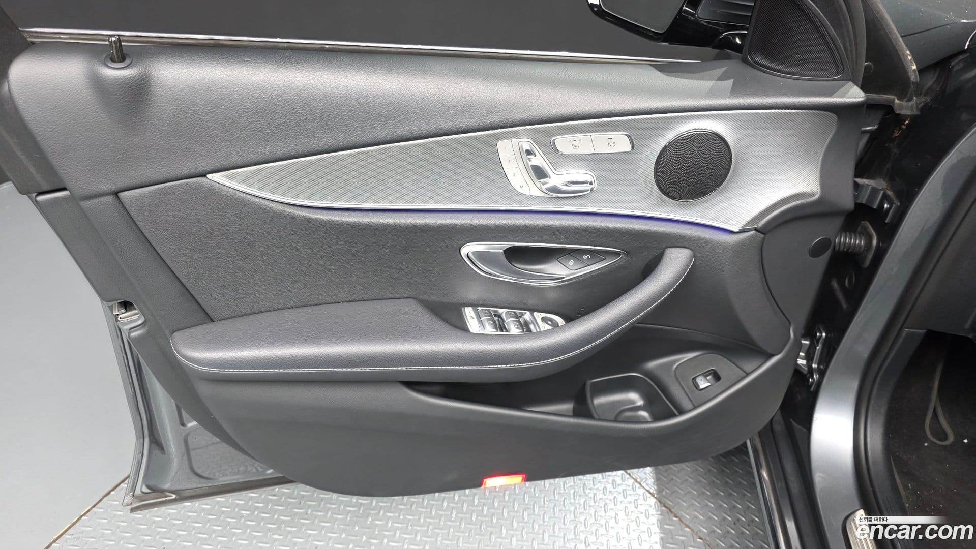 Main__Slider__Photo:E-Class Mercedes-Benz 2019.7-23