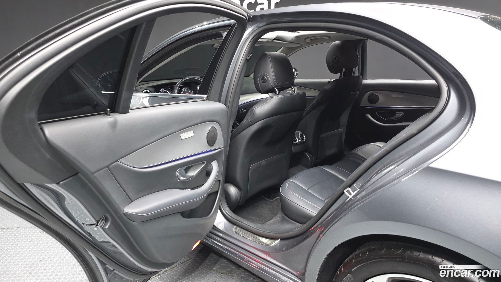 Main__Slider__Photo:E-Class Mercedes-Benz 2019.7-25