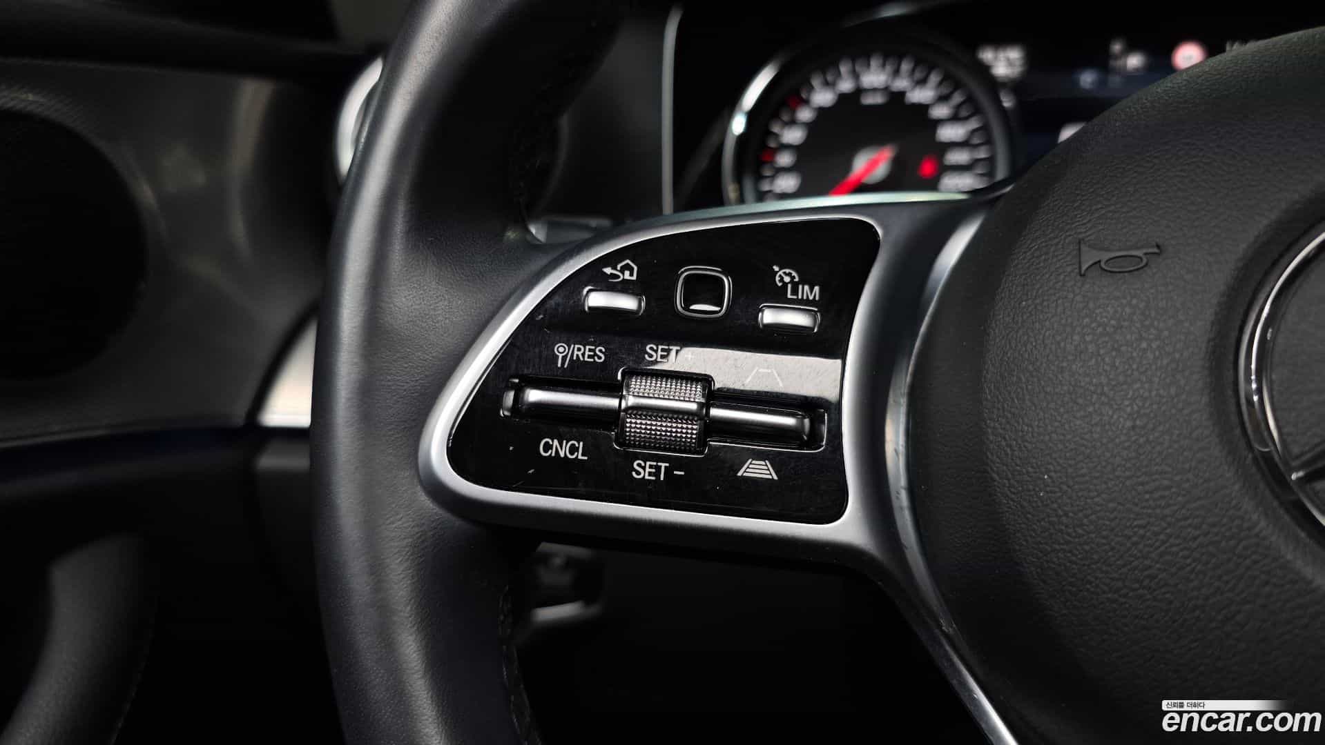 E-Class Mercedes-Benz 2019.7-OPTION-042