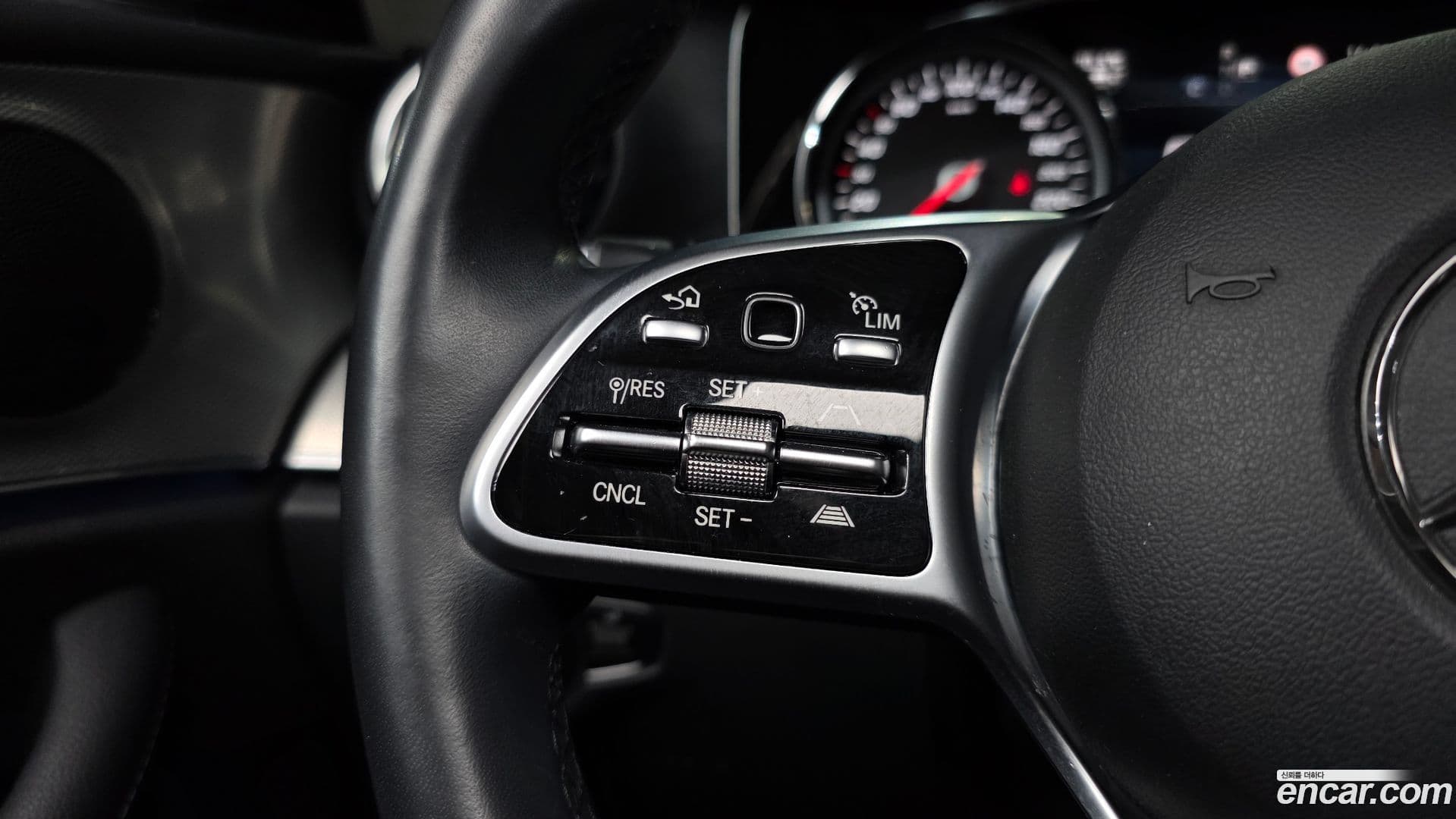 Main__Slider__Photo:E-Class Mercedes-Benz 2019.7-28