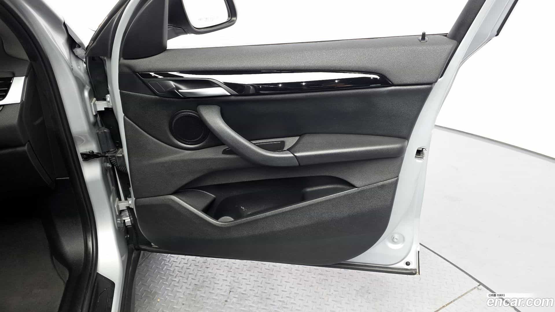 X1 BMW 2017.8-INNER-035