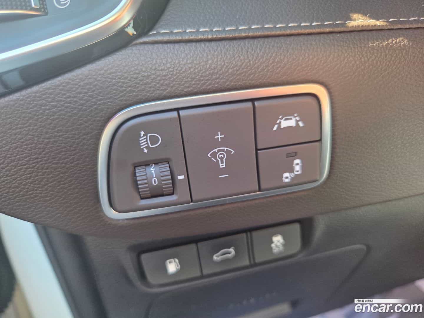 Grandeur Hyundai 2018.8-OPTION-015