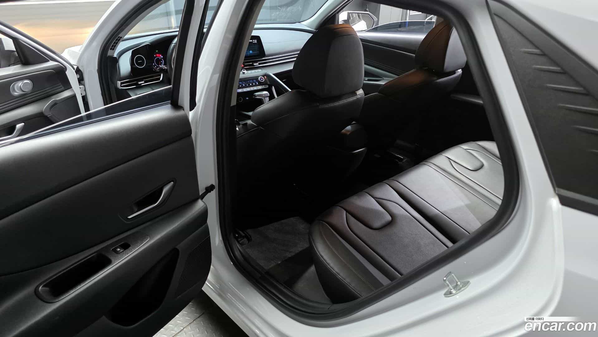 AVANTE Hyundai 2022.0-OPTION-015