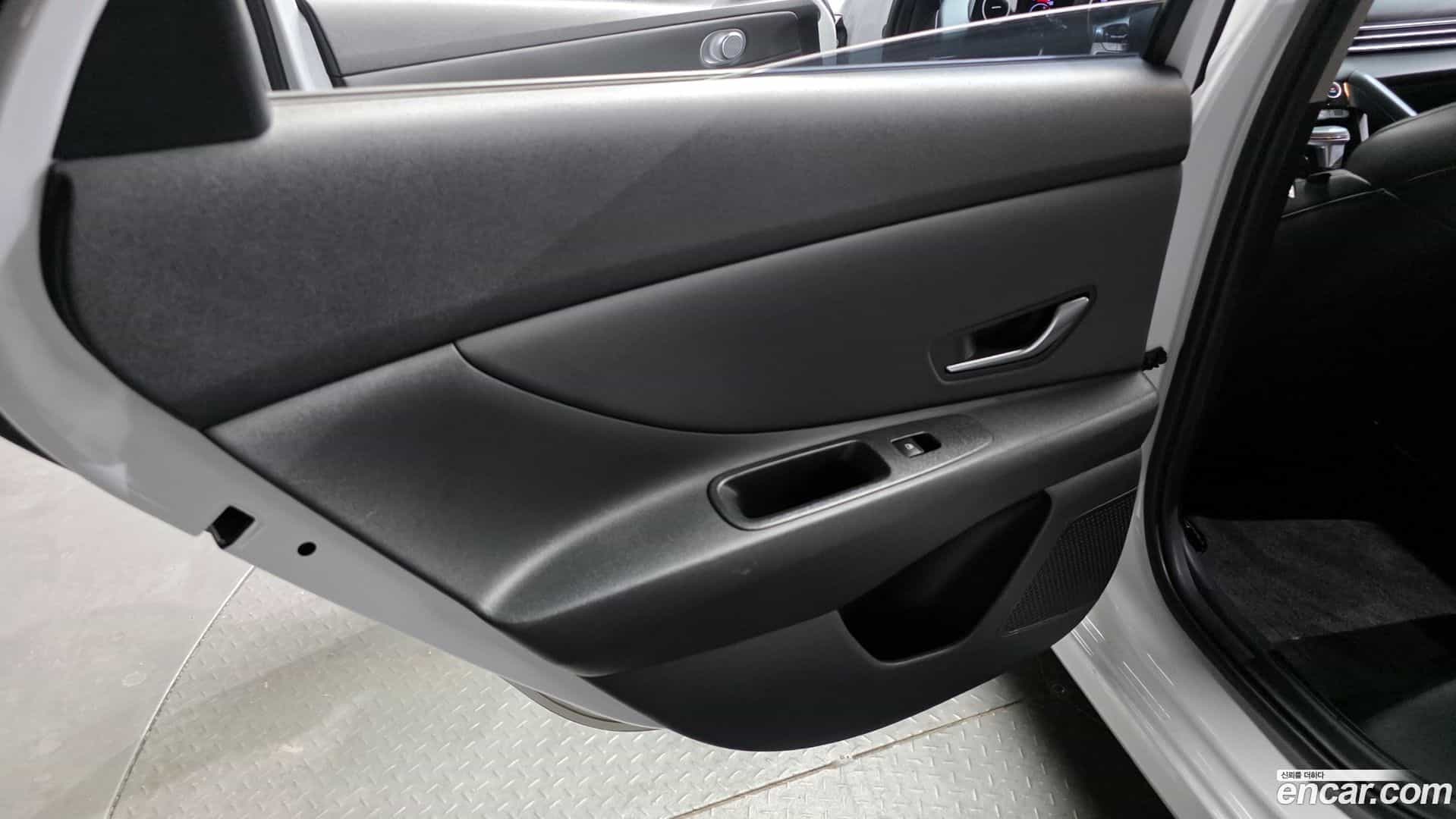 AVANTE Hyundai 2022.0-INNER-035