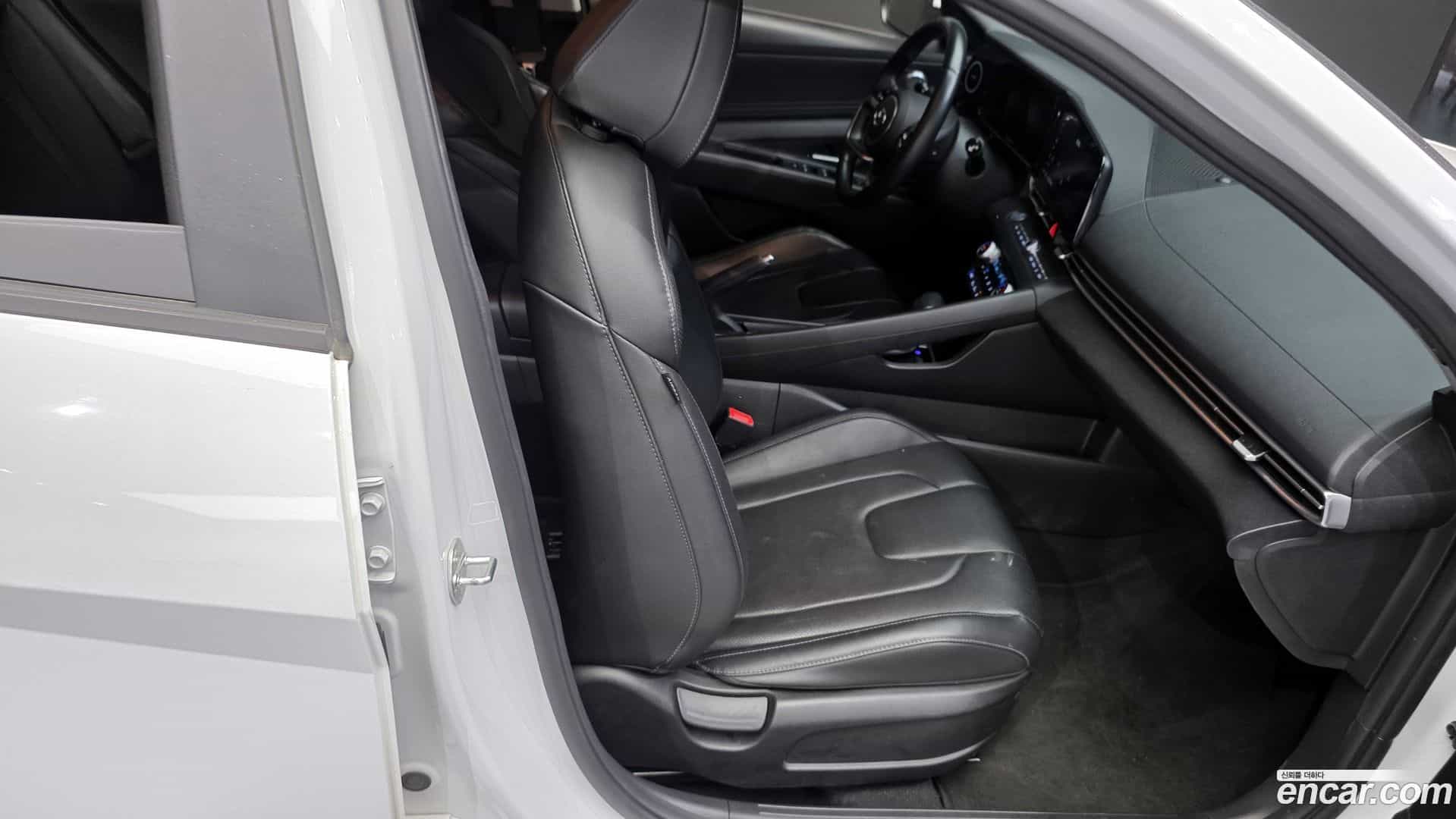 AVANTE Hyundai 2022.0-INNER-036