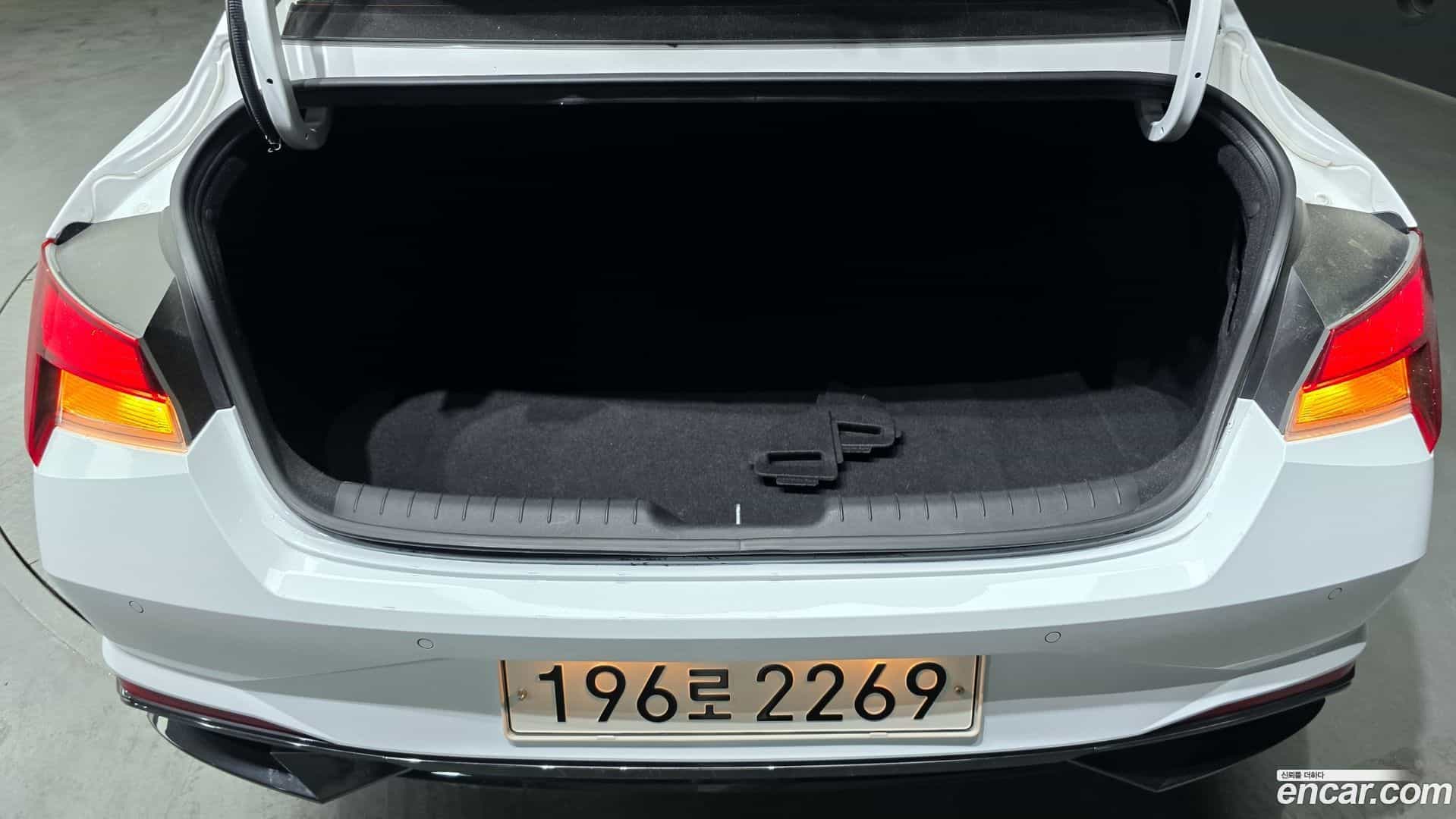 AVANTE Hyundai 2022.0-OPTION-043