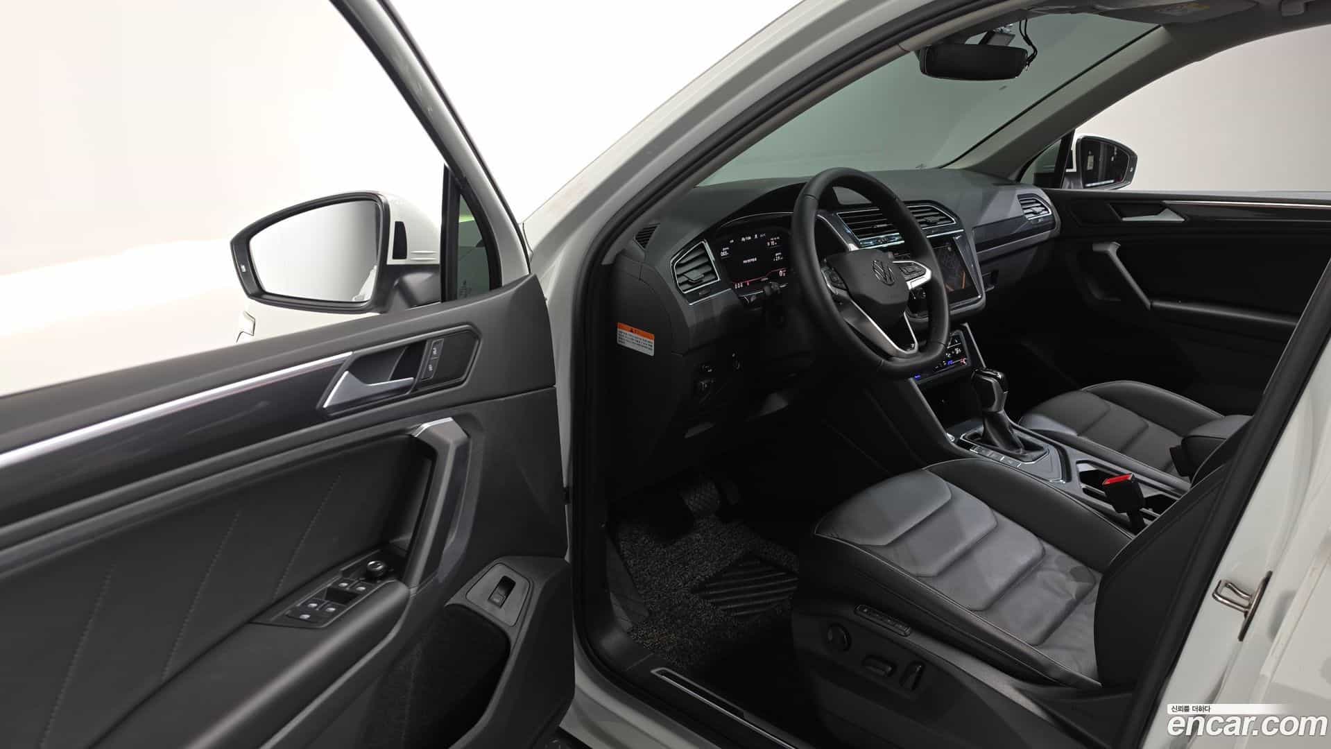 Tiguan Volkswagen 2021.6-INNER-010
