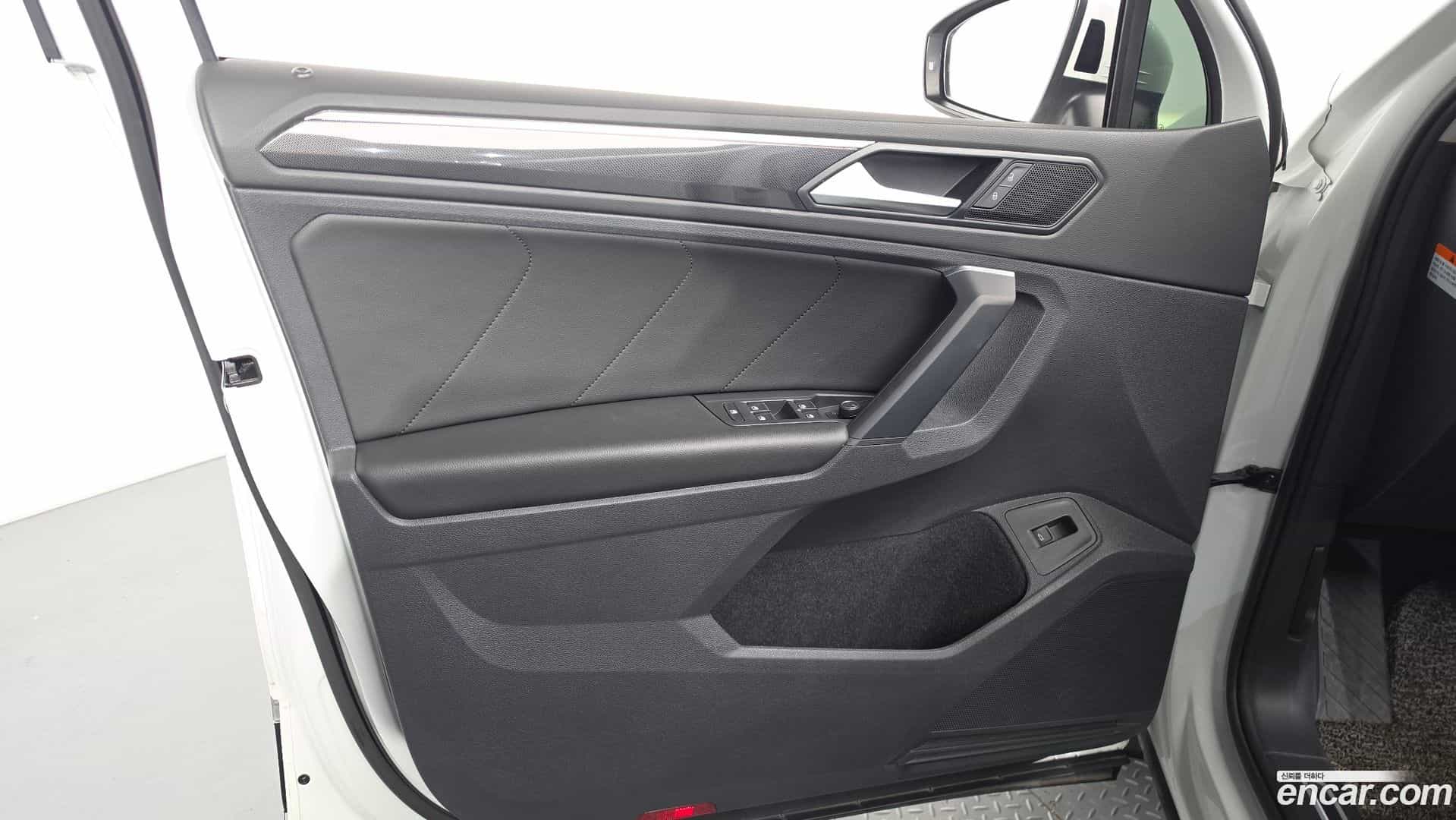 Tiguan Volkswagen 2021.6-INNER-034