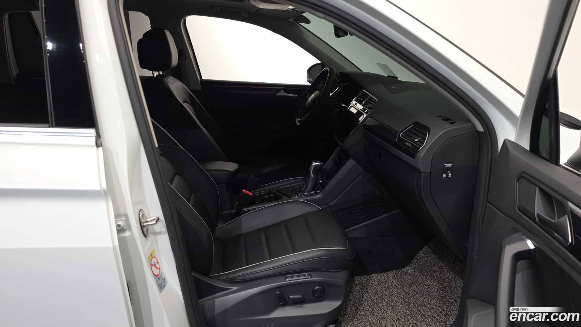 Tiguan Volkswagen 2021.6-INNER-036