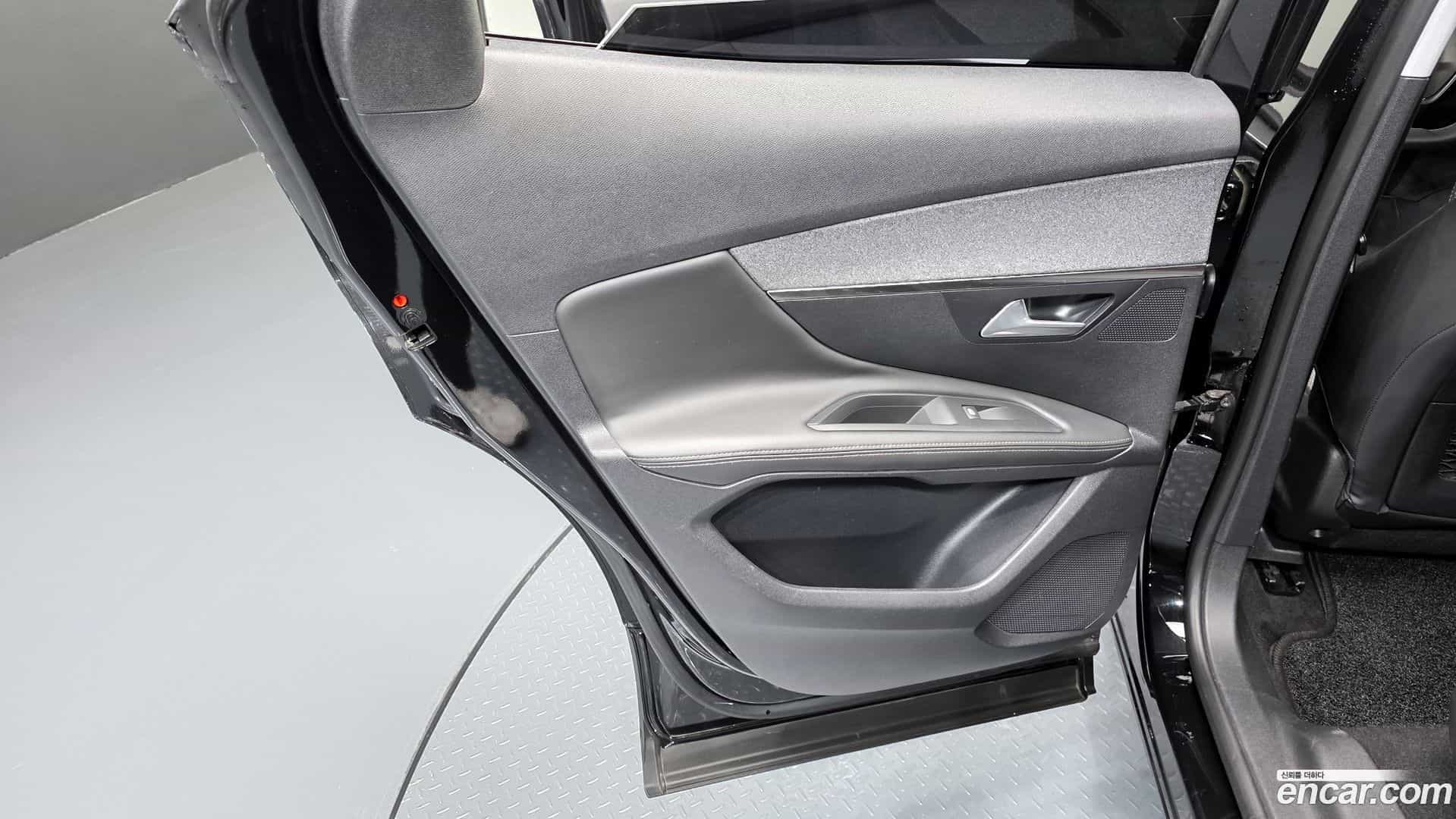 3008 Peugeot 2017.10-INNER-035