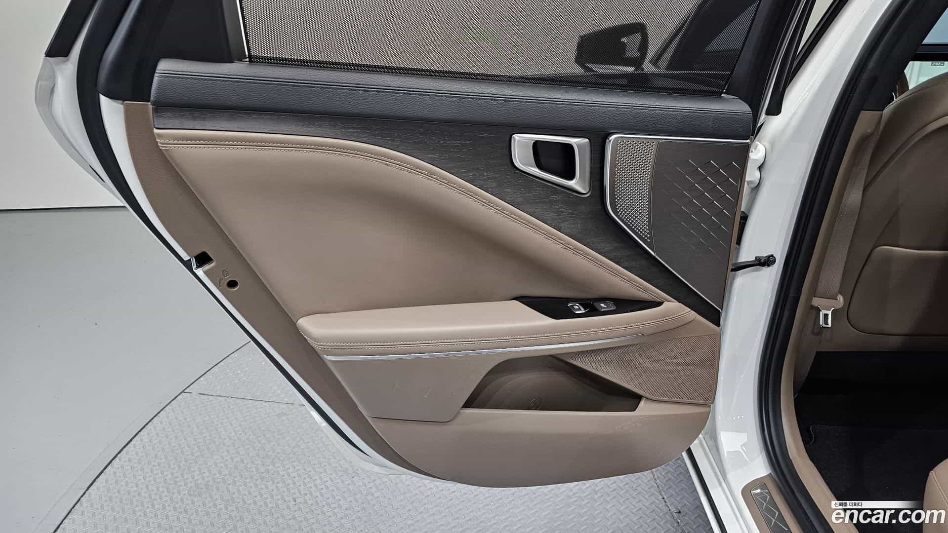 K8 Kia 2022.1-INNER-035
