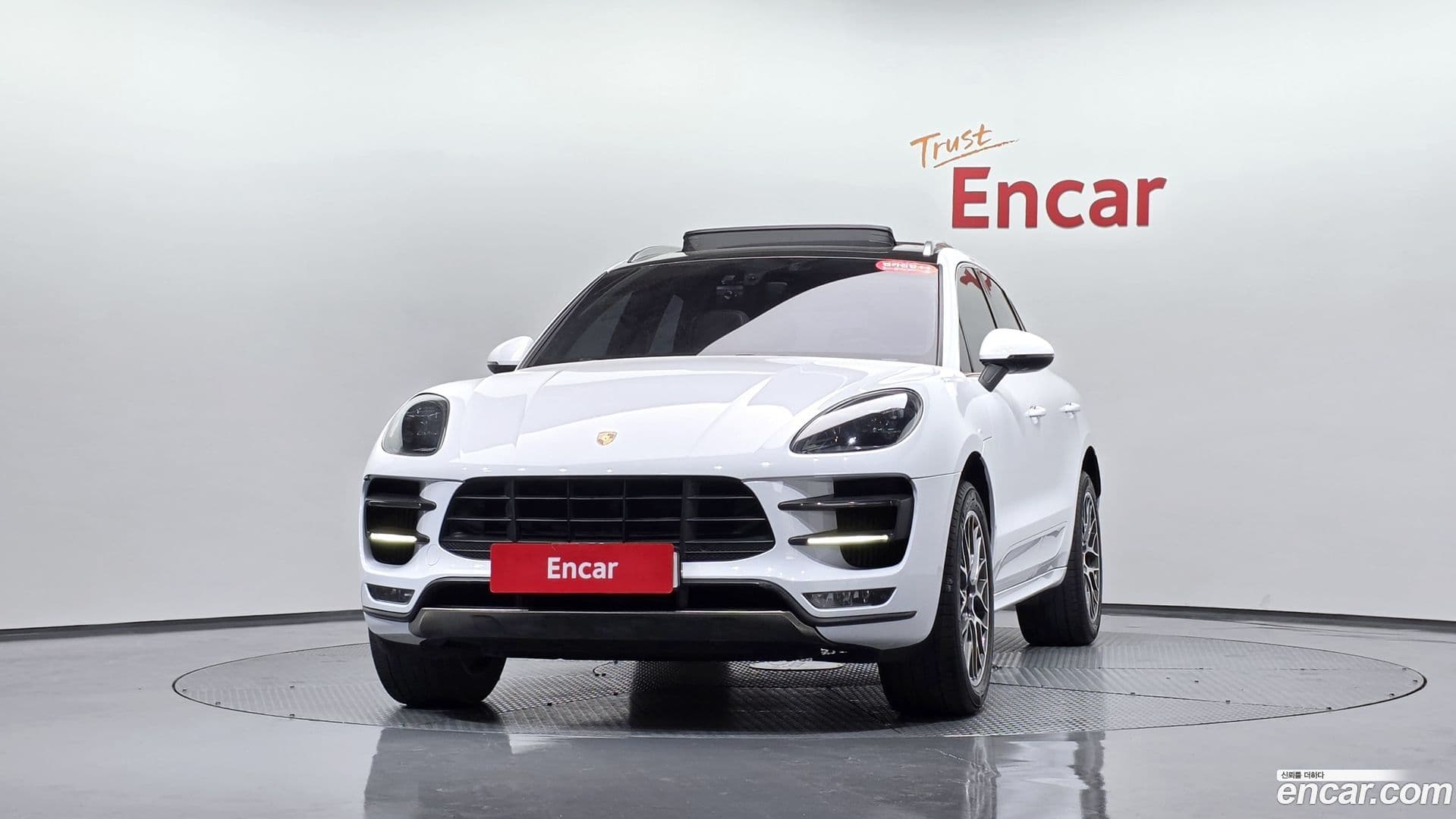 Main__Slider__Photo:Macan Porsche 2015.3-2