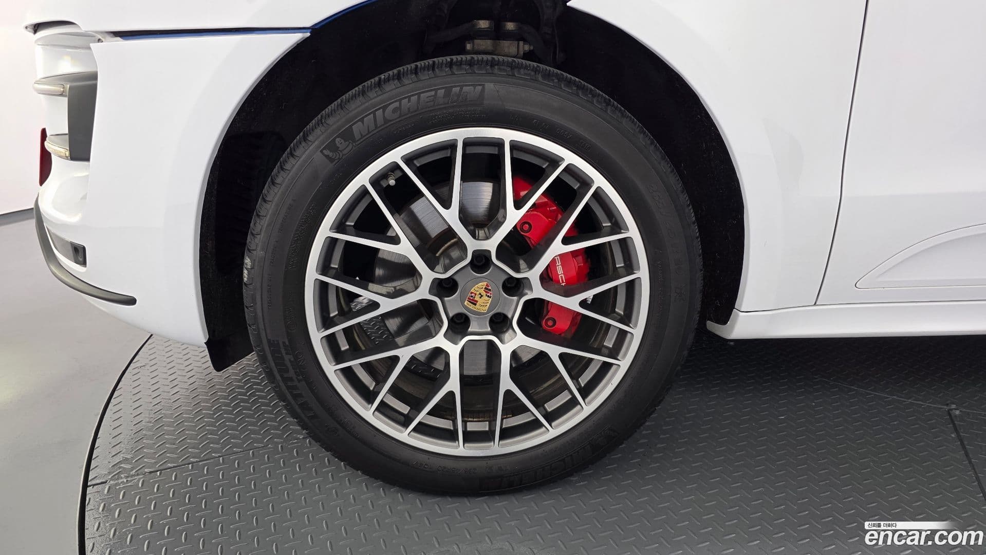 Main__Slider__Photo:Macan Porsche 2015.3-4