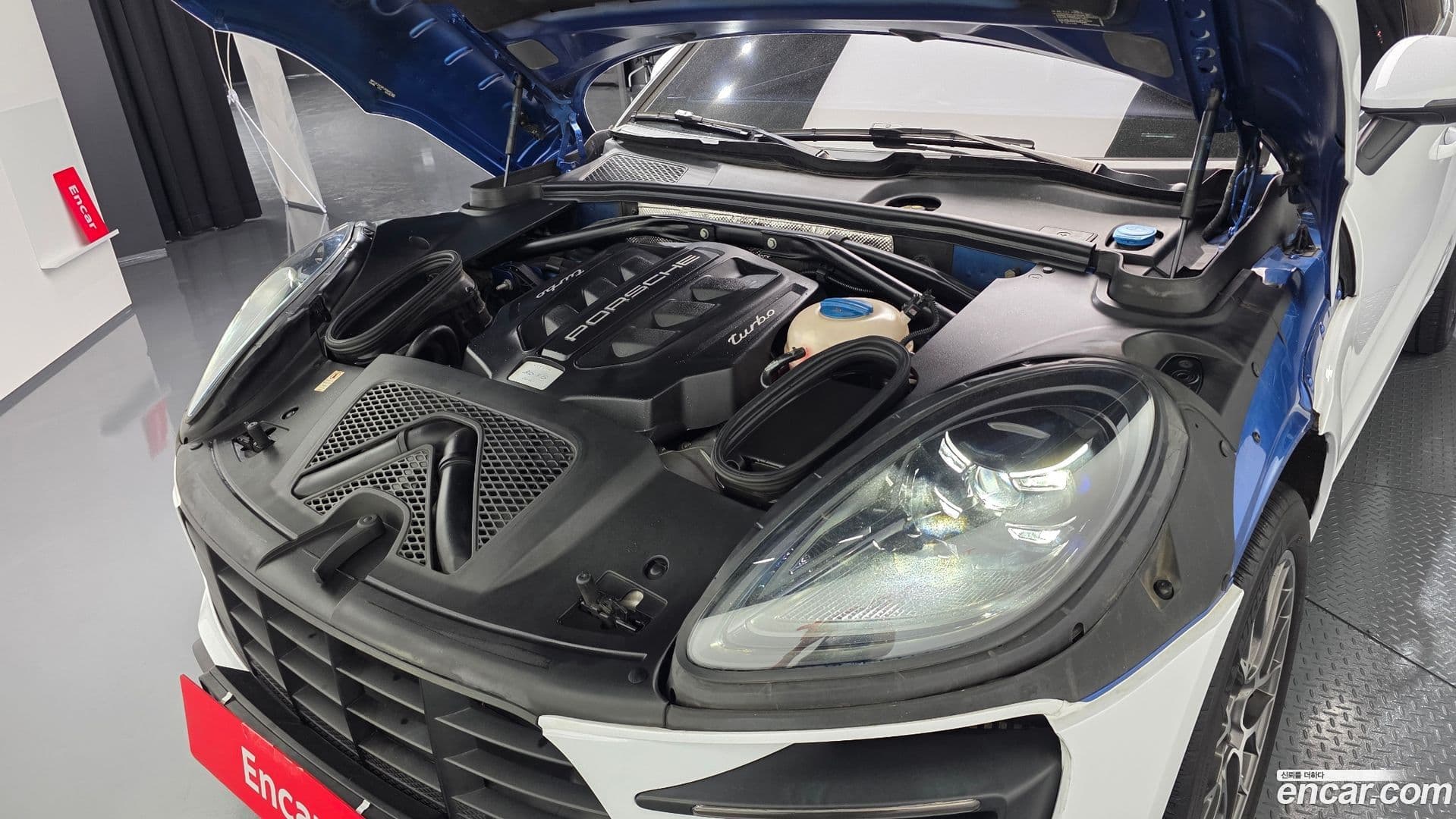 Main__Slider__Photo:Macan Porsche 2015.3-5