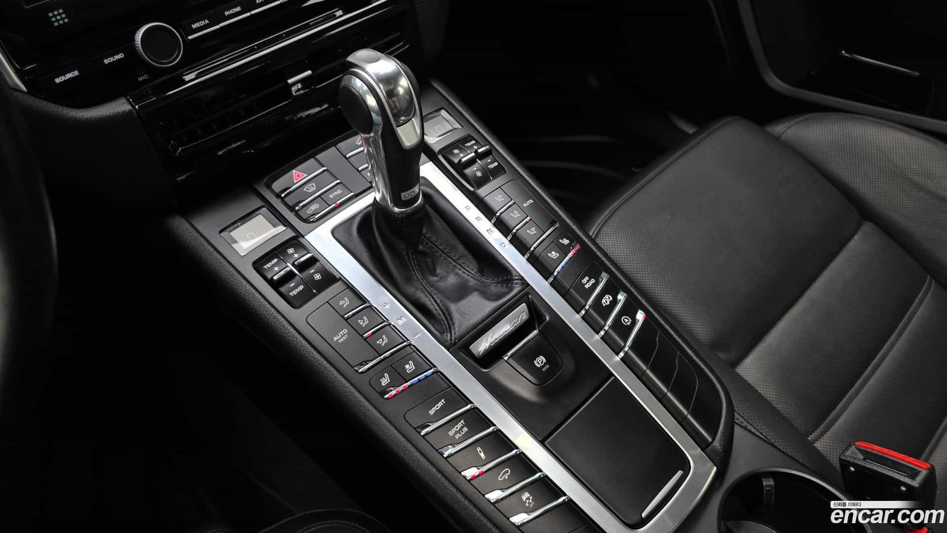 Macan Porsche 2015.3-INNER-009