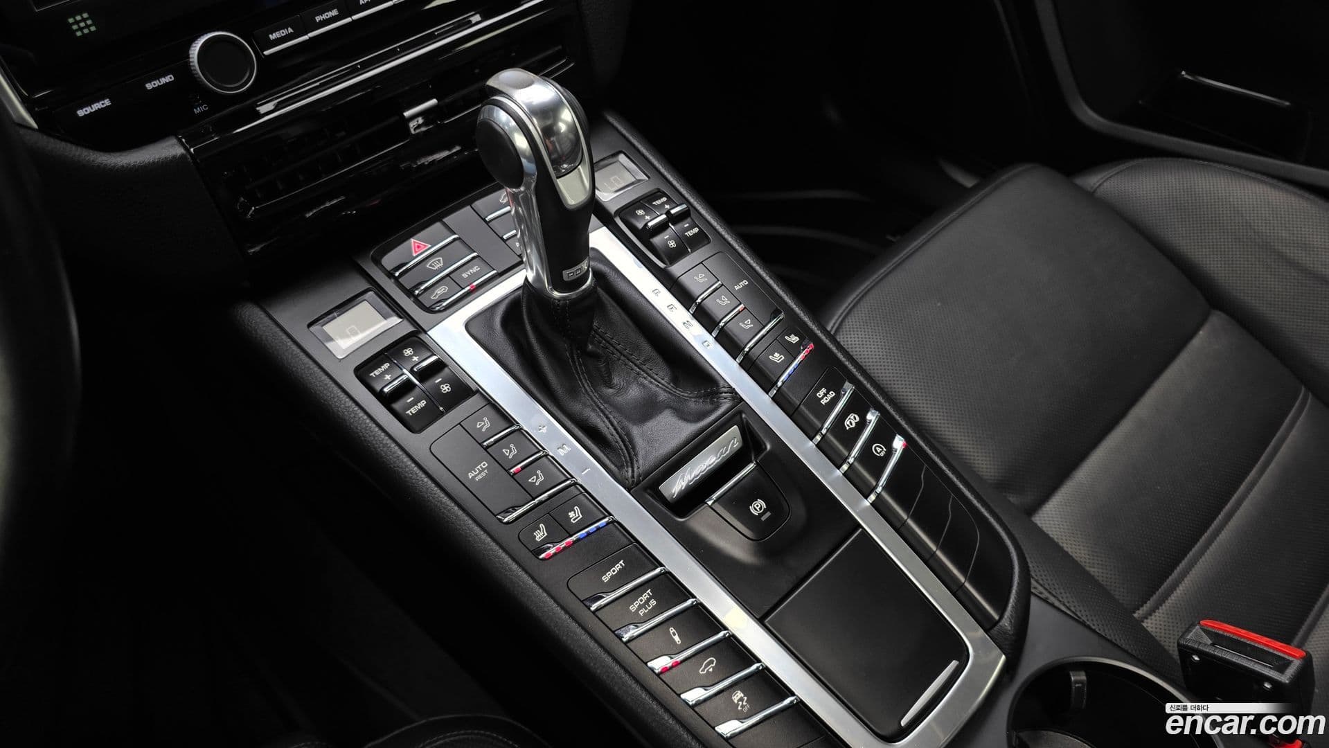 Main__Slider__Photo:Macan Porsche 2015.3-8