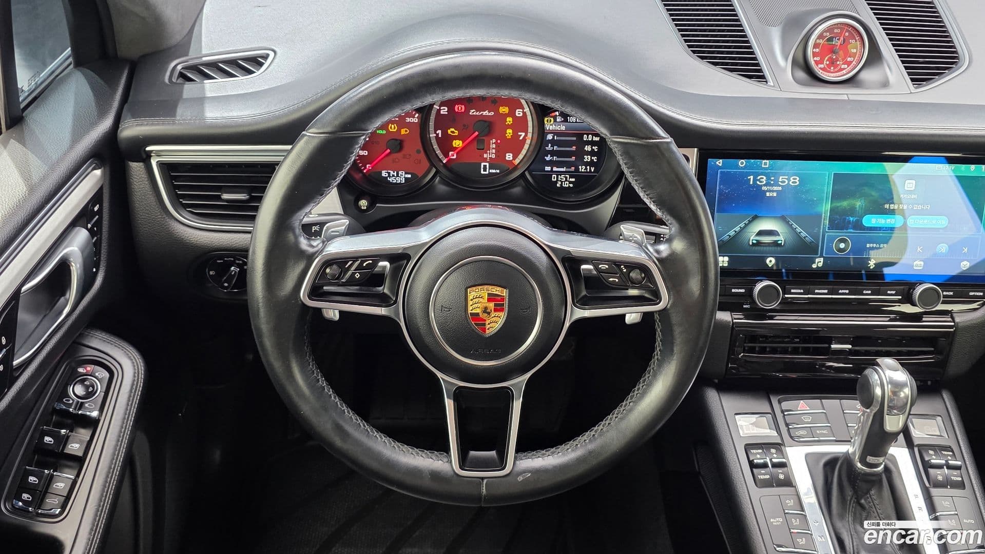 Main__Slider__Photo:Macan Porsche 2015.3-12