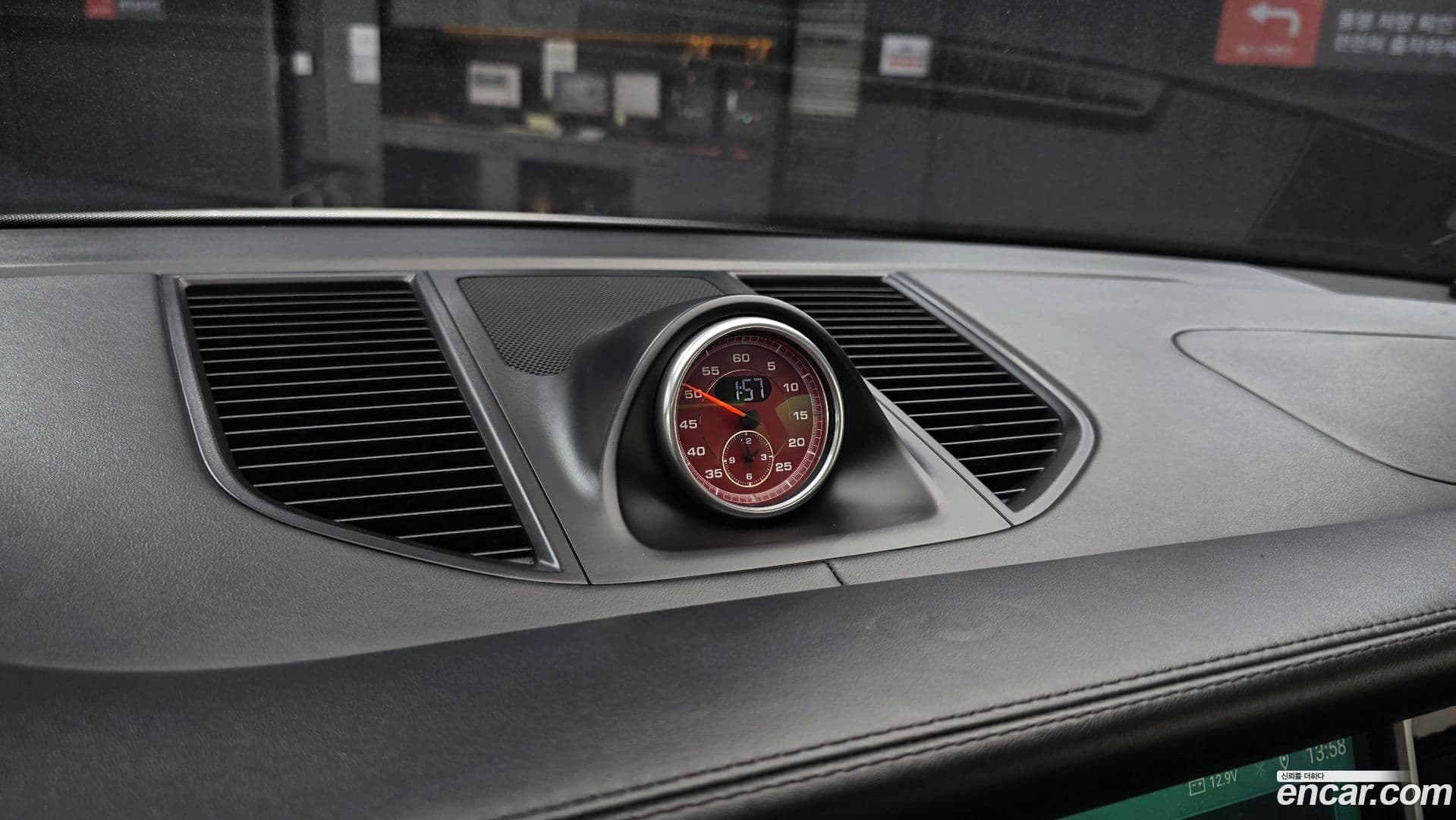 Main__Slider__Photo:Macan Porsche 2015.3-19