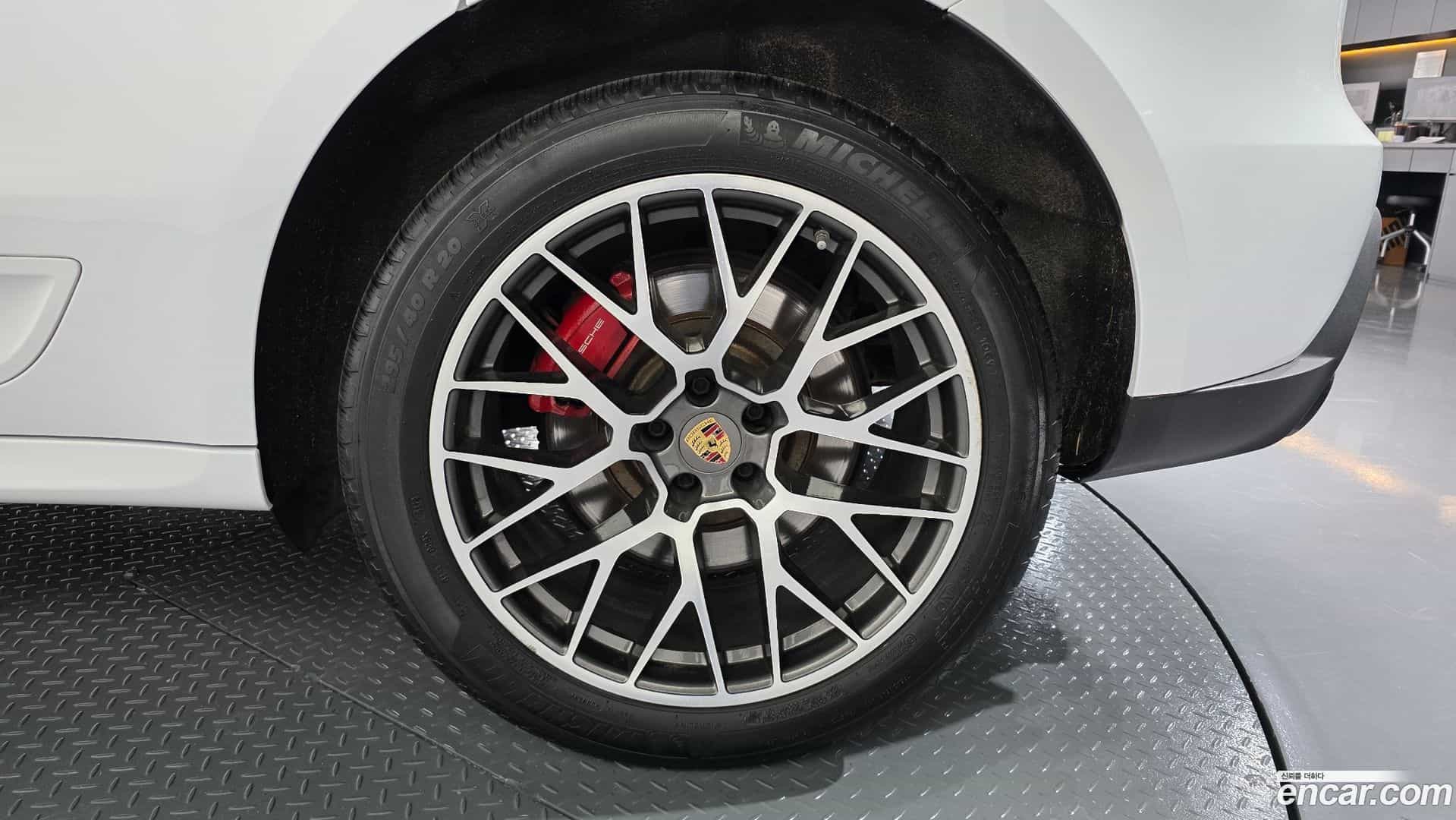 Macan Porsche 2015.3-OUTER-031