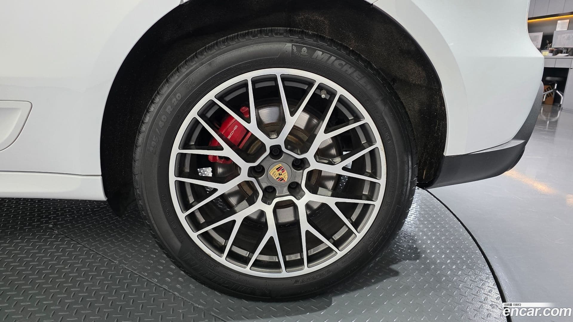 Main__Slider__Photo:Macan Porsche 2015.3-20