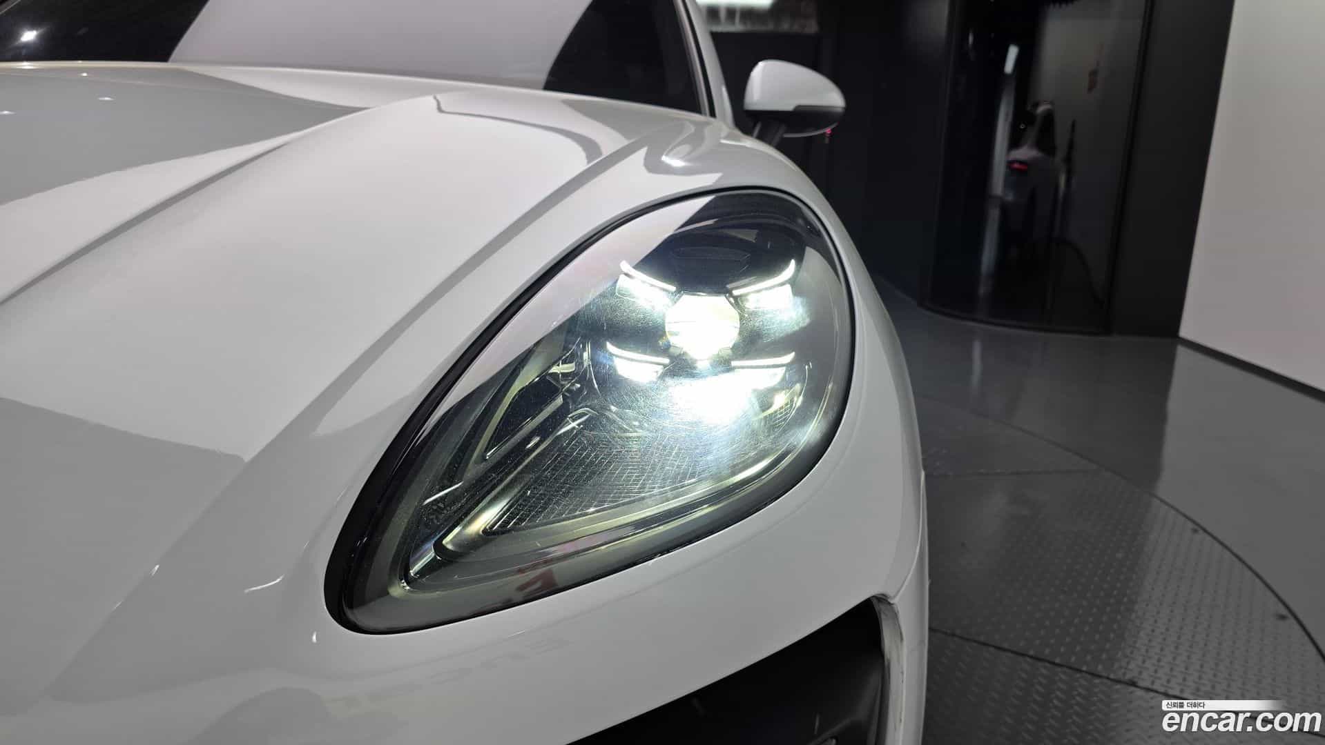 Macan Porsche 2015.3-OUTER-032