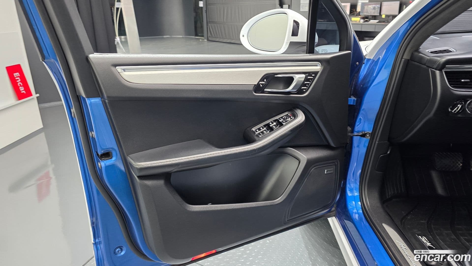Main__Slider__Photo:Macan Porsche 2015.3-23