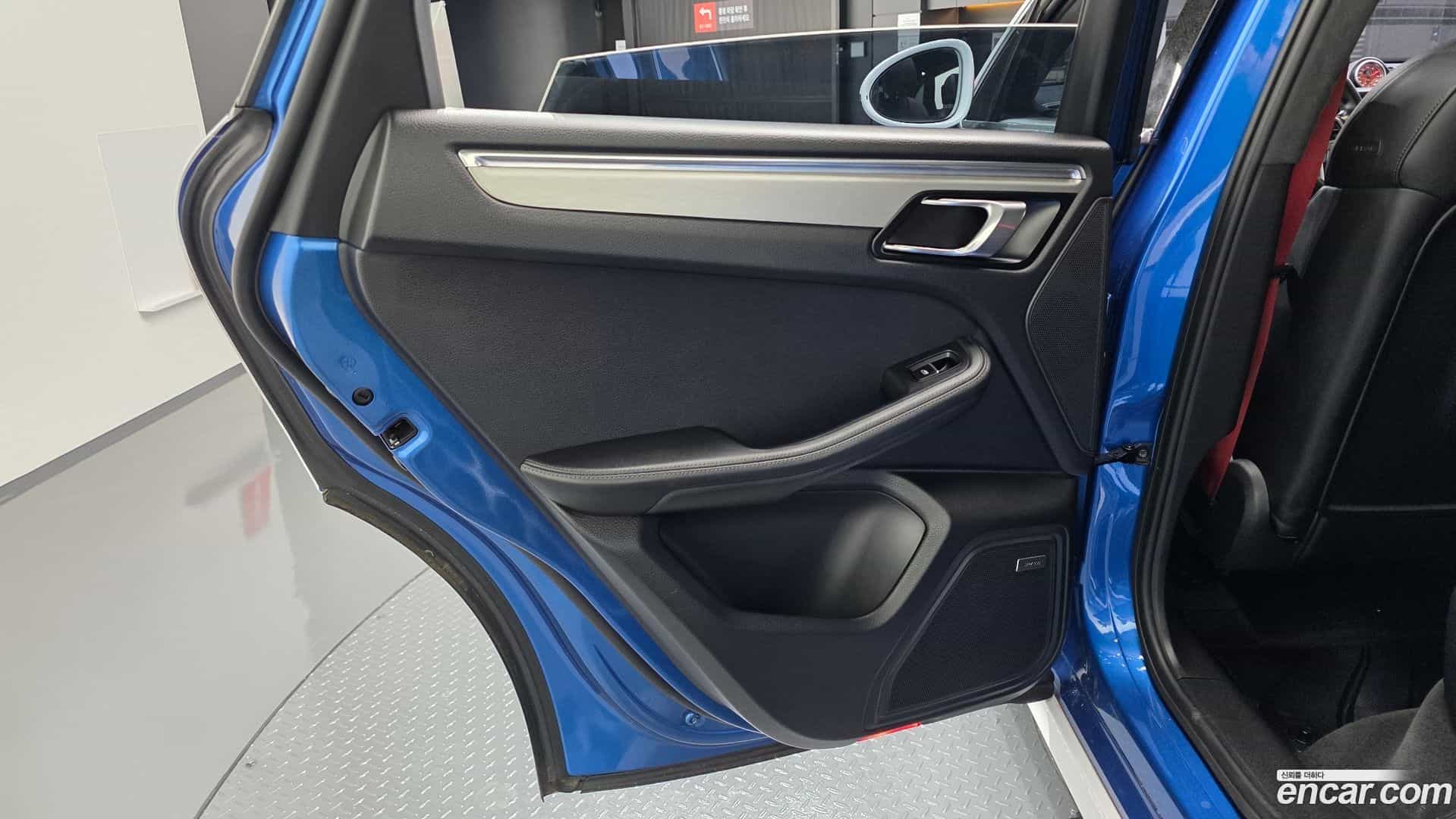 Macan Porsche 2015.3-INNER-035