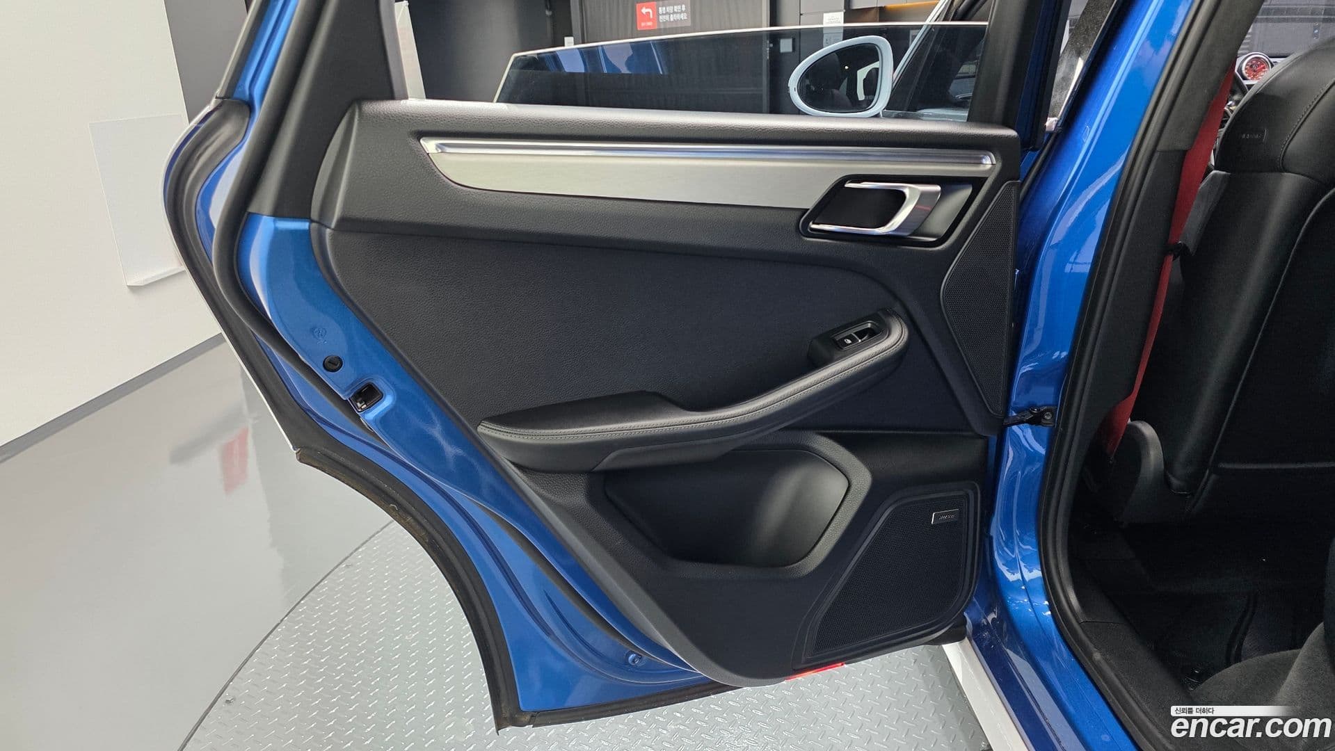 Main__Slider__Photo:Macan Porsche 2015.3-24