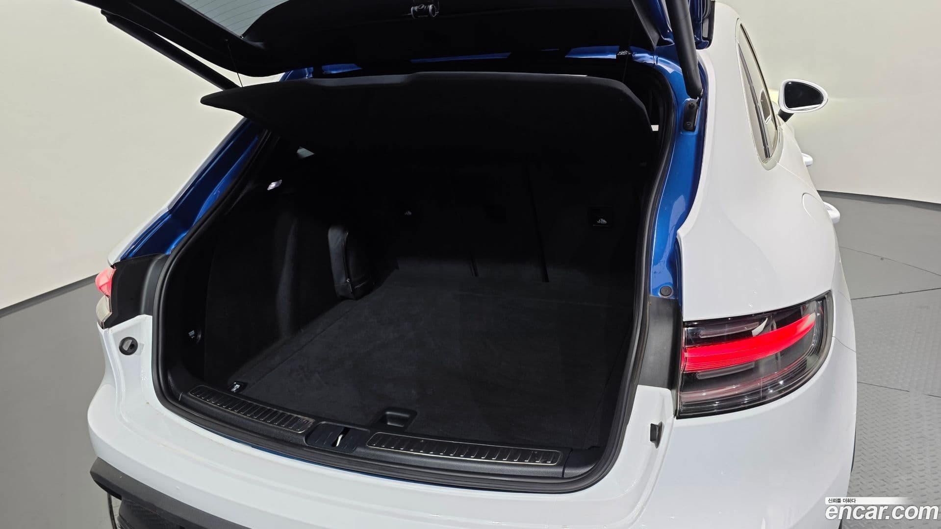 Main__Slider__Photo:Macan Porsche 2015.3-31