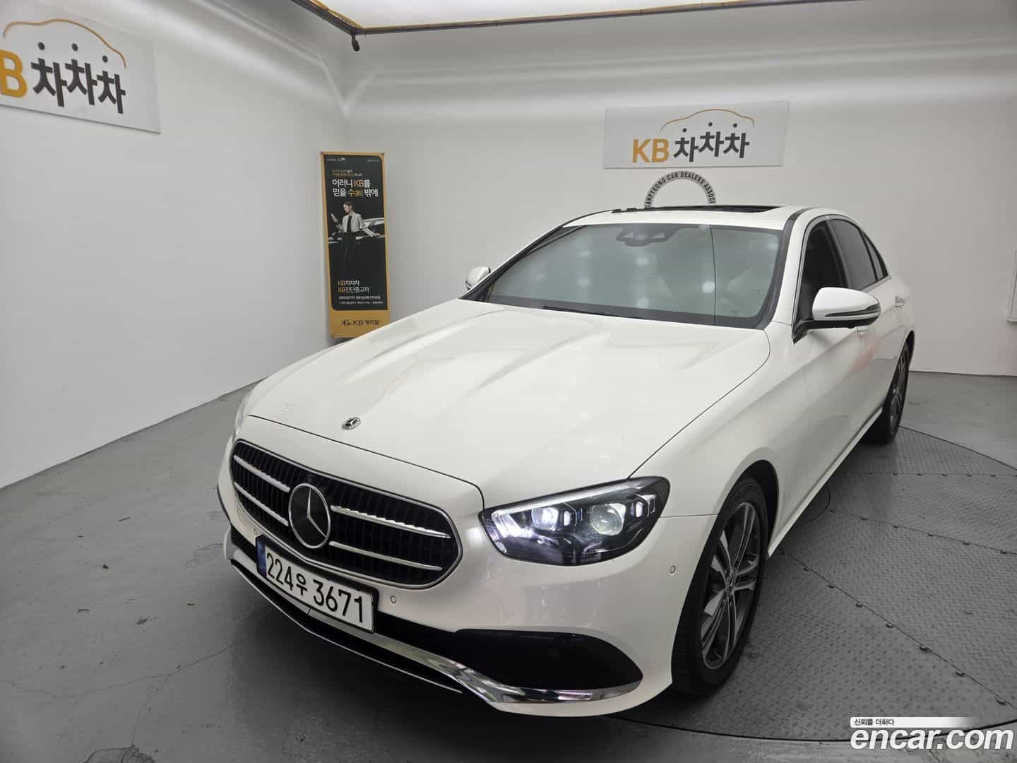 E-Class Mercedes-Benz 2022.7-OUTER-001