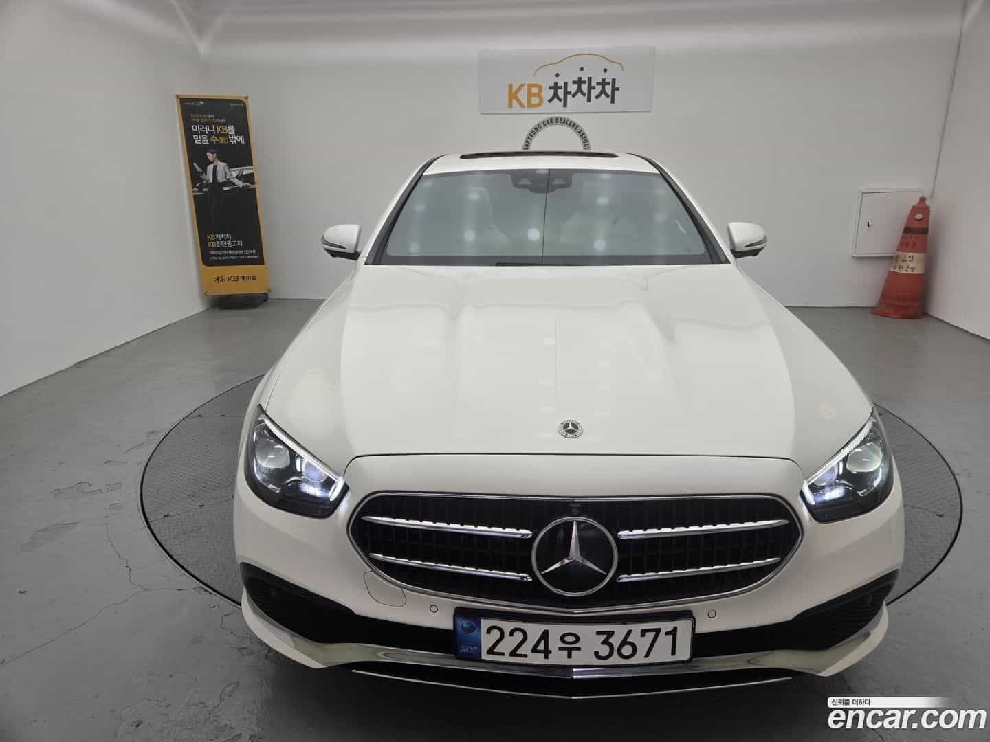 E-Class Mercedes-Benz 2022.7-OUTER-003