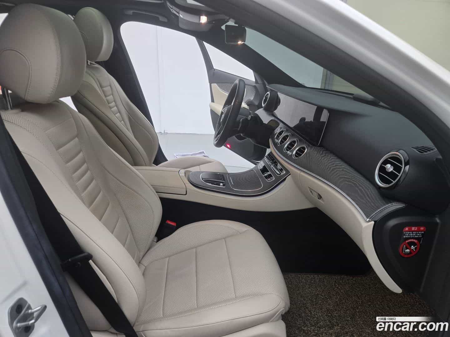 E-Class Mercedes-Benz 2022.7-OPTION-015