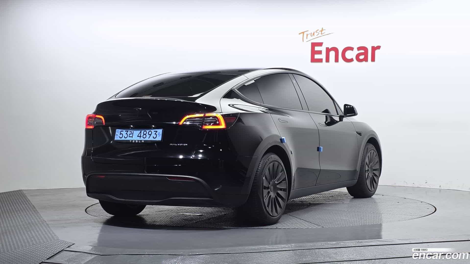 Model Y Tesla 2021.8-OUTER-002