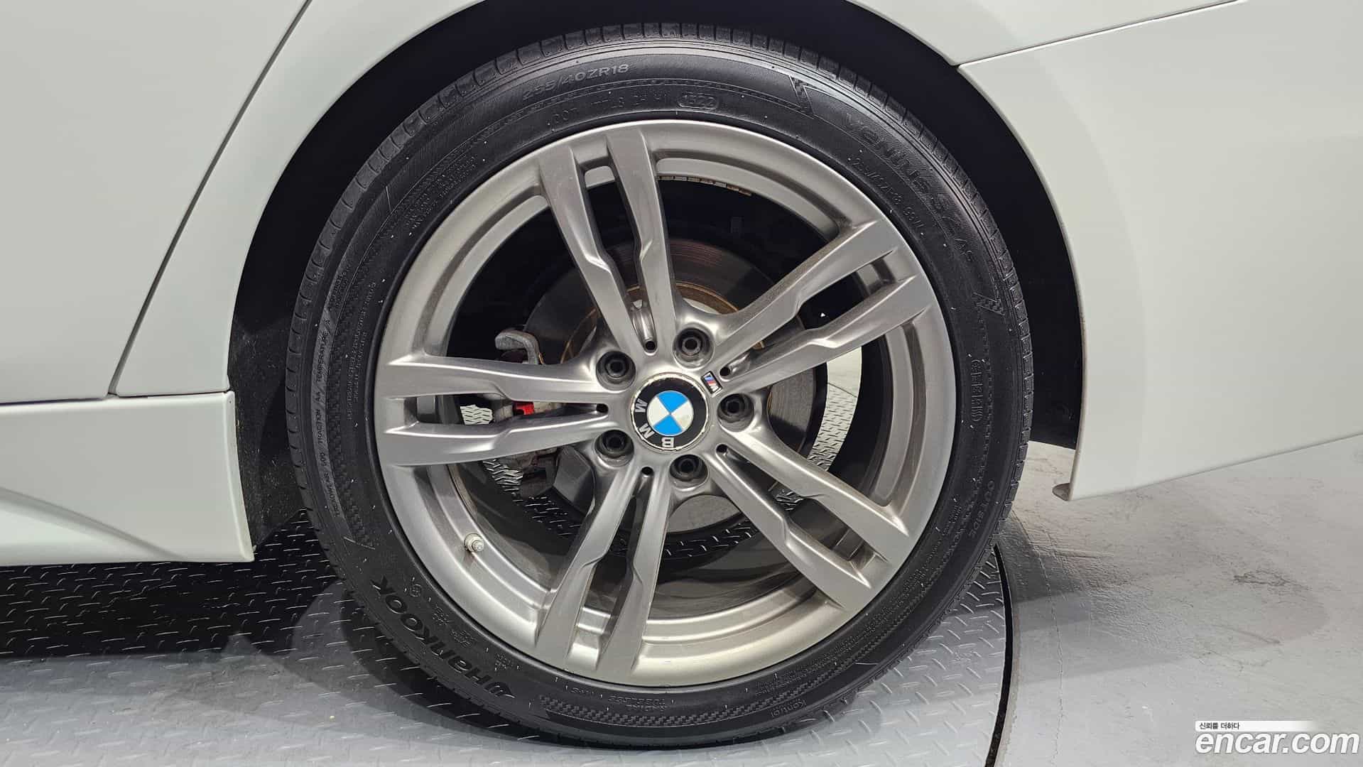 3-Series BMW 2017.5-OUTER-031