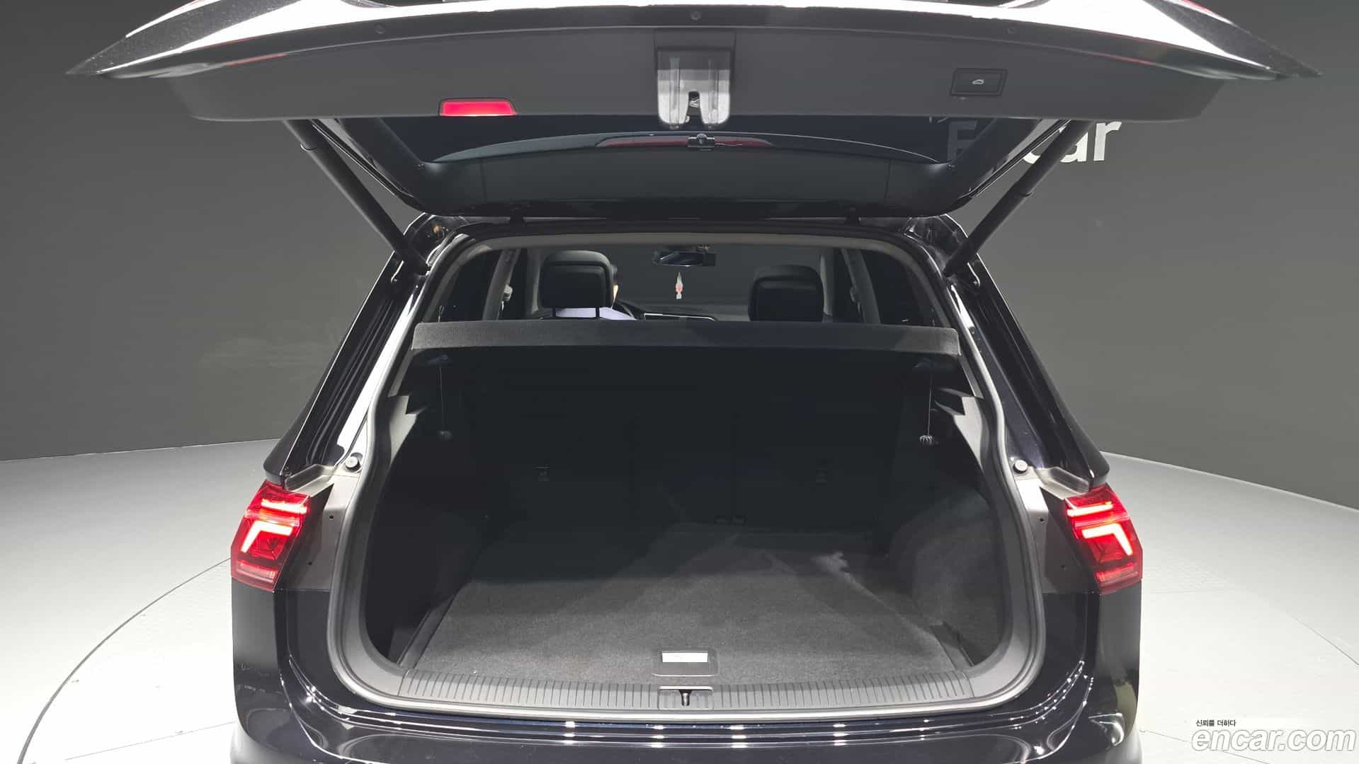 Tiguan Volkswagen 2023.6-OPTION-024