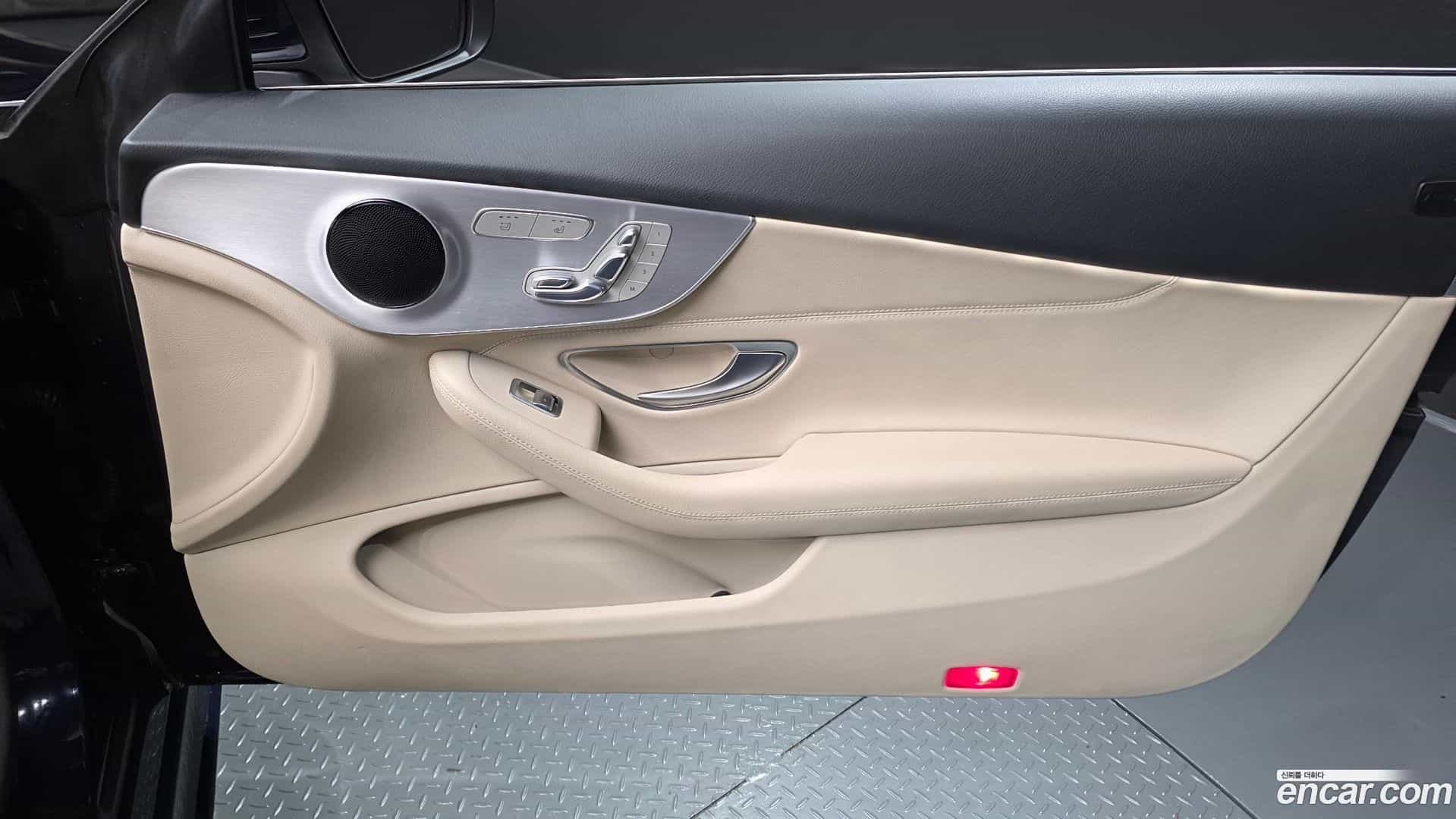 C-Class Mercedes-Benz 2017.5-INNER-035