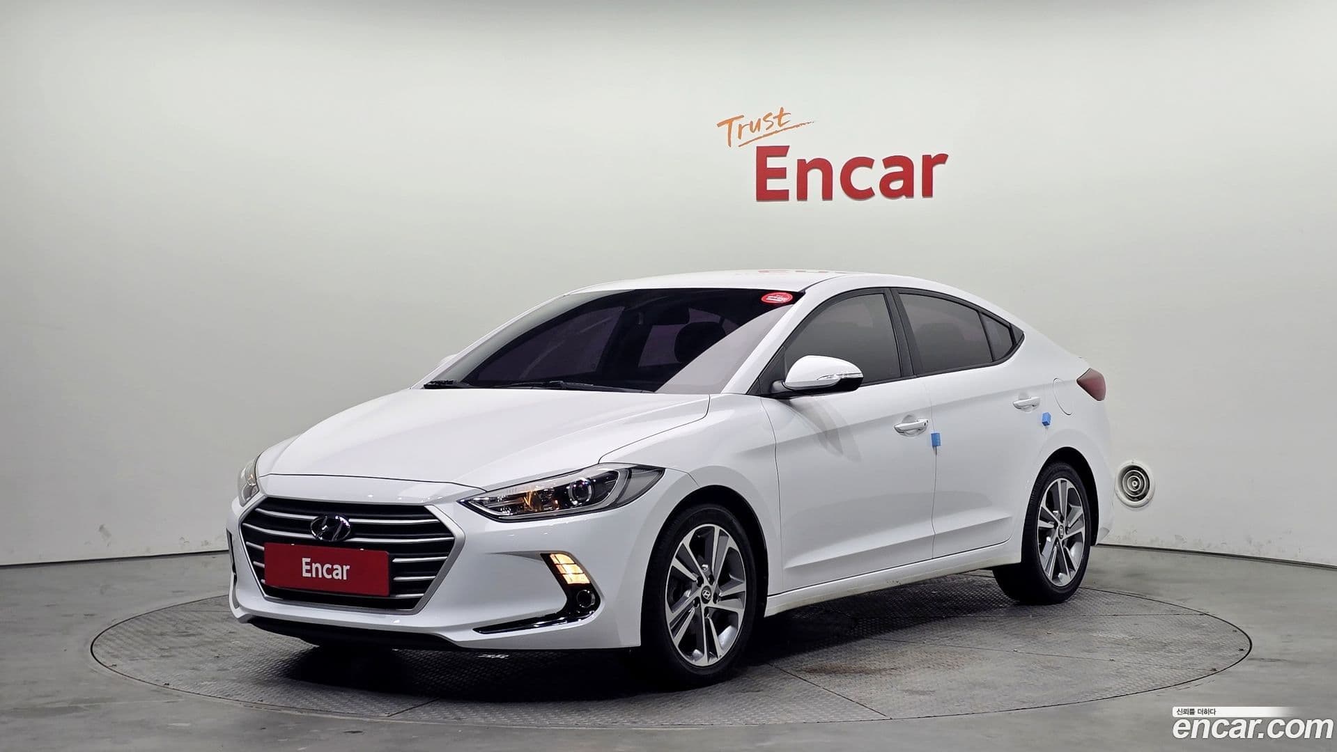 Main__Slider__Photo:AVANTE Hyundai 2017.6-0