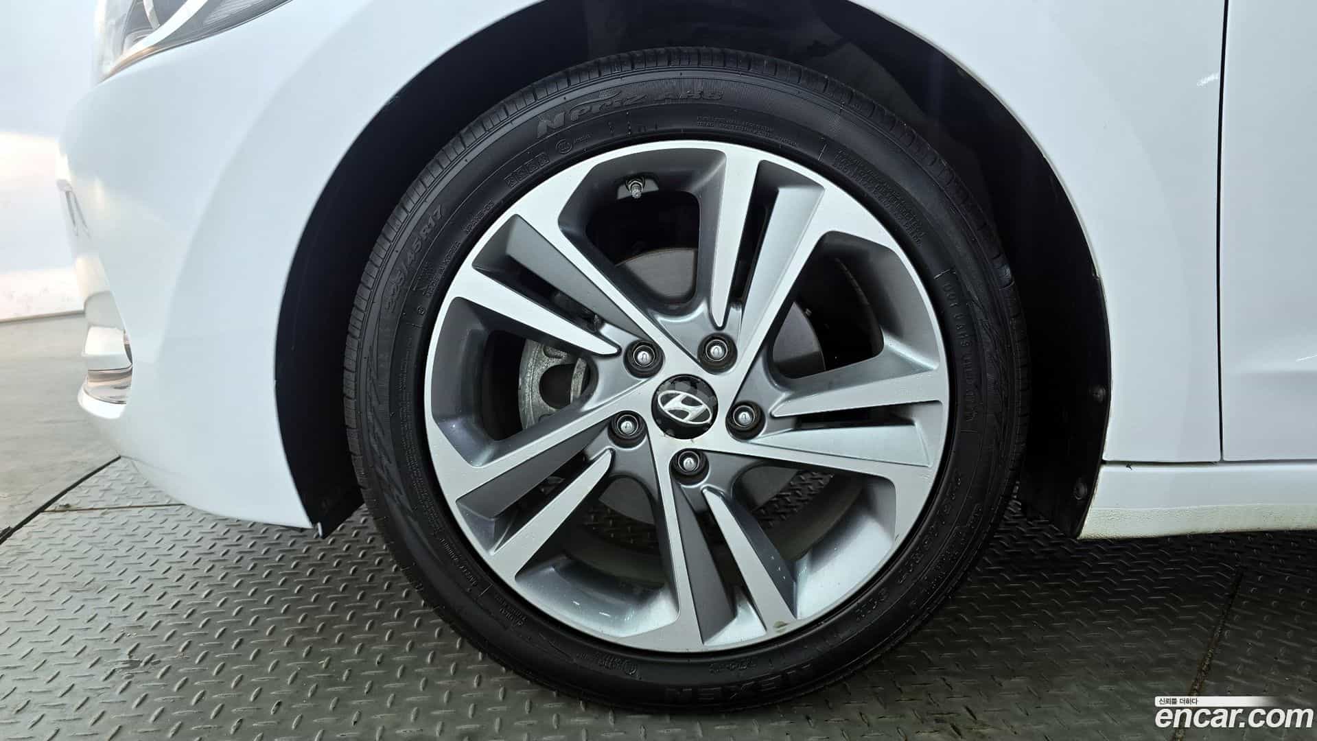 AVANTE Hyundai 2017.6-OUTER-005