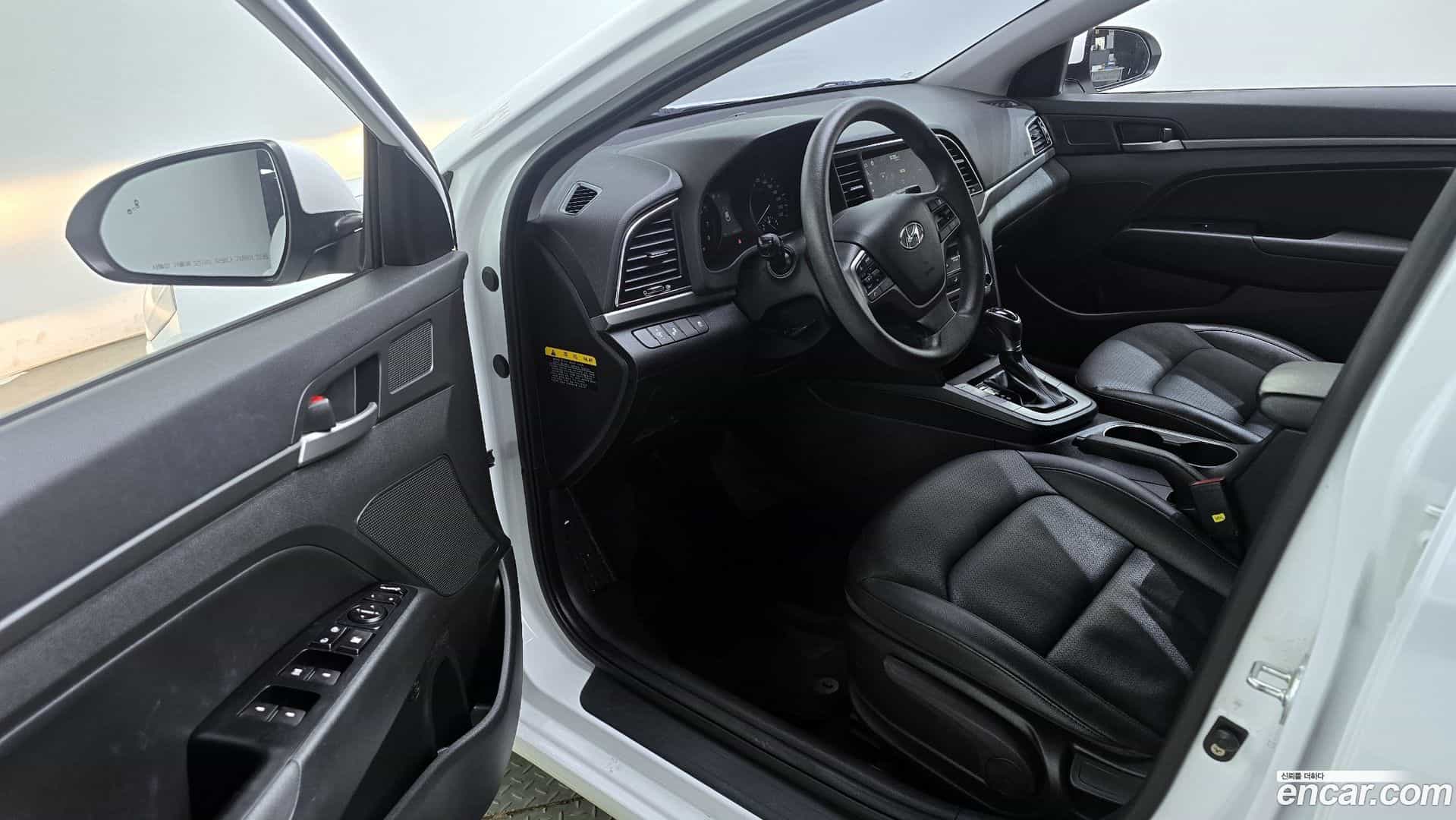 AVANTE Hyundai 2017.6-INNER-010