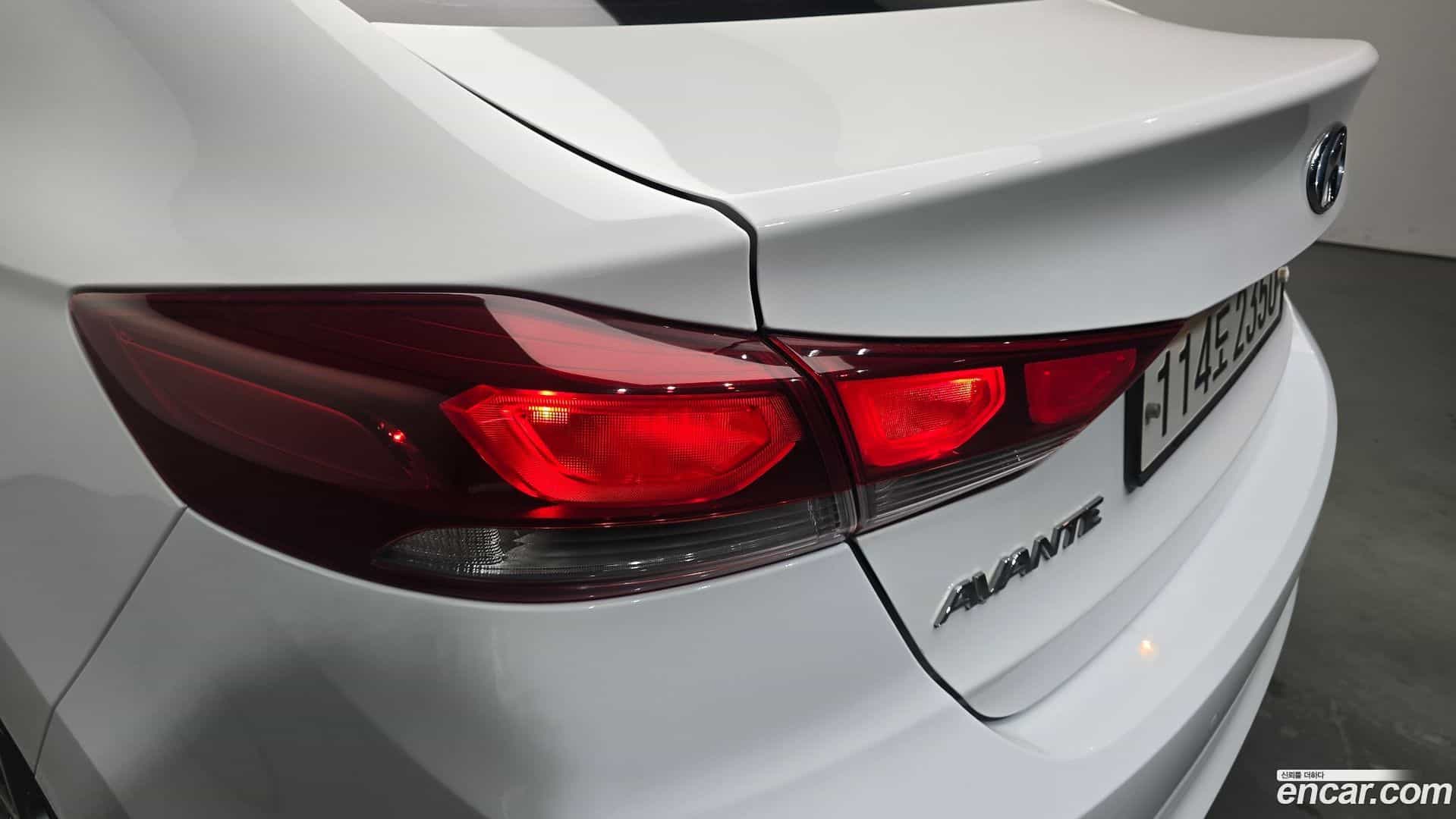 AVANTE Hyundai 2017.6-OUTER-033