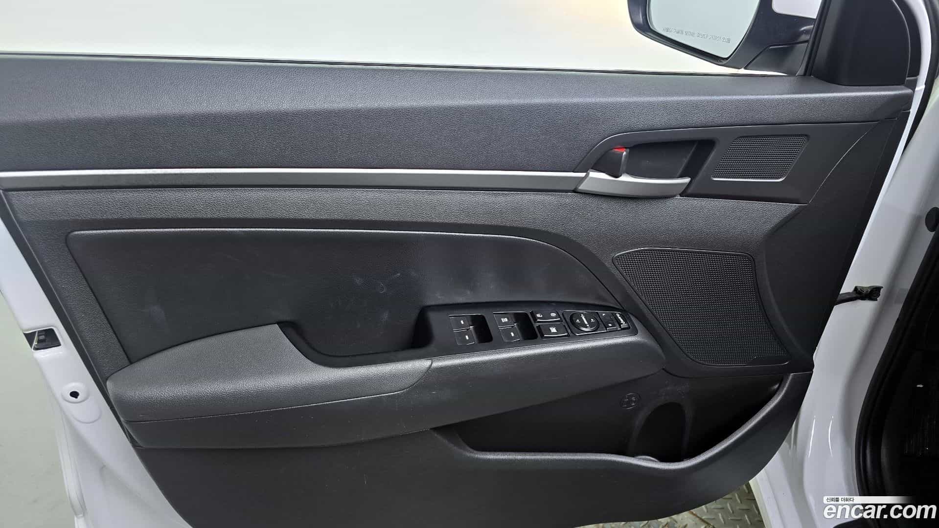 AVANTE Hyundai 2017.6-INNER-034