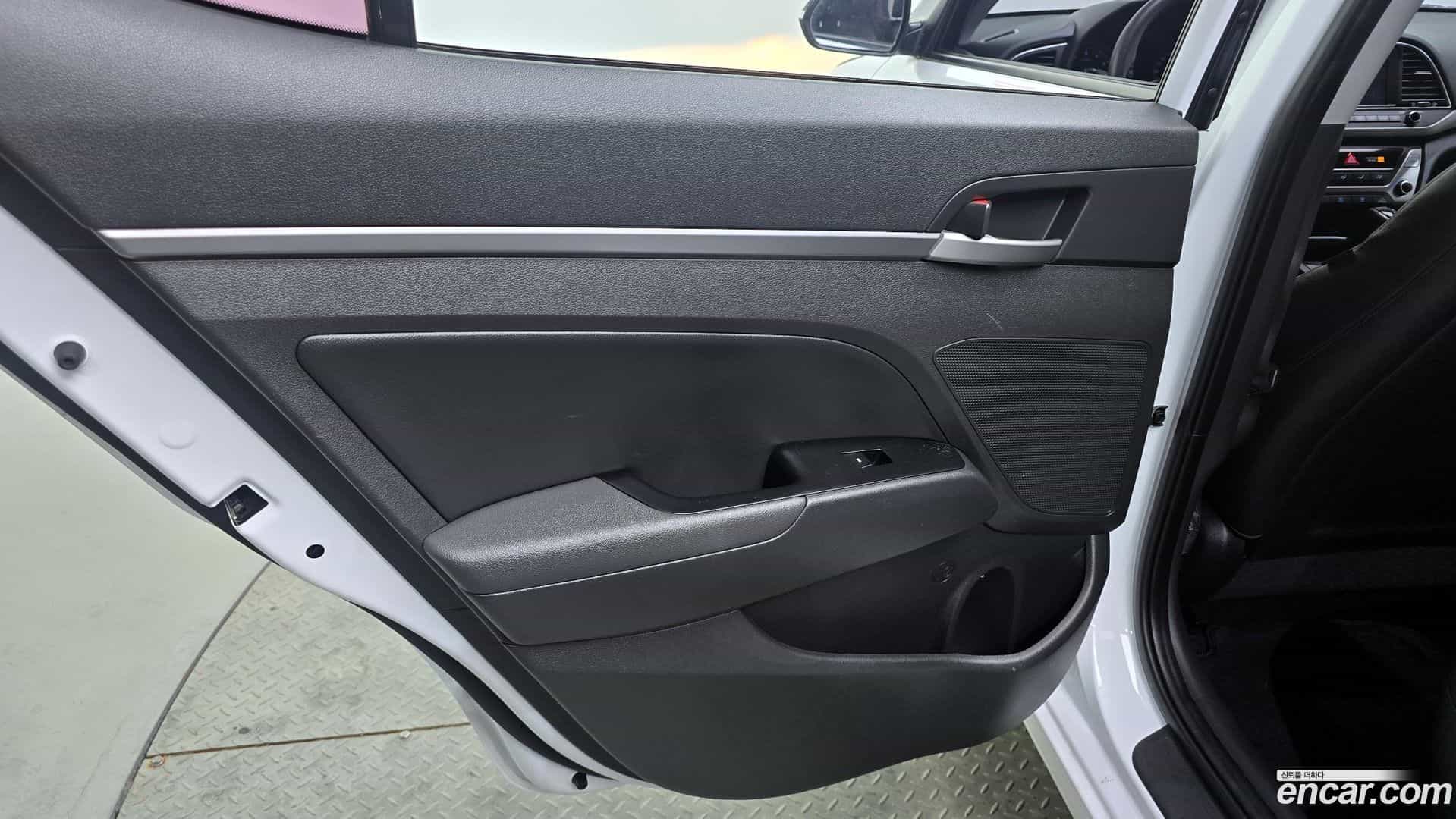 AVANTE Hyundai 2017.6-INNER-035