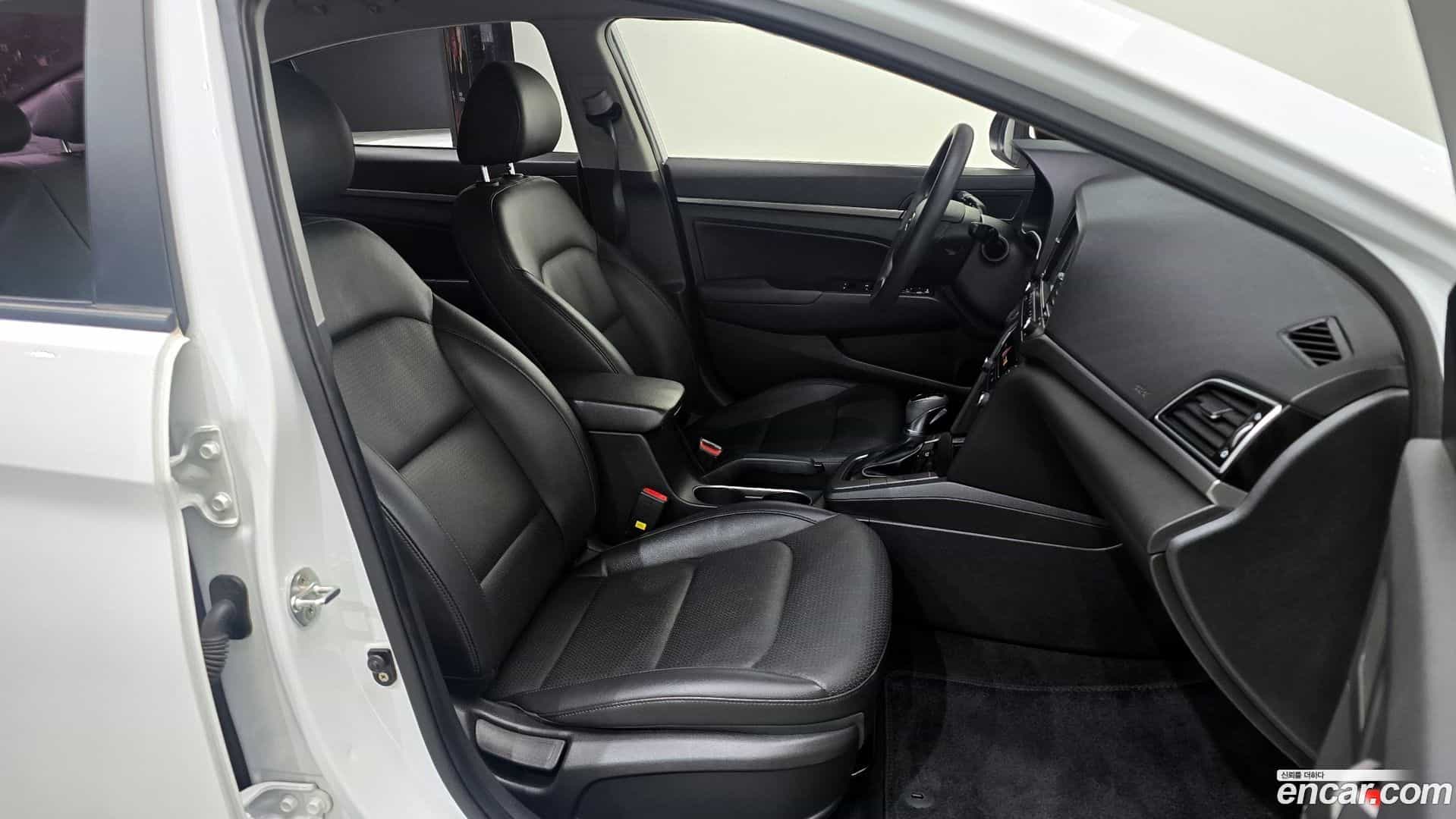 AVANTE Hyundai 2017.6-INNER-036