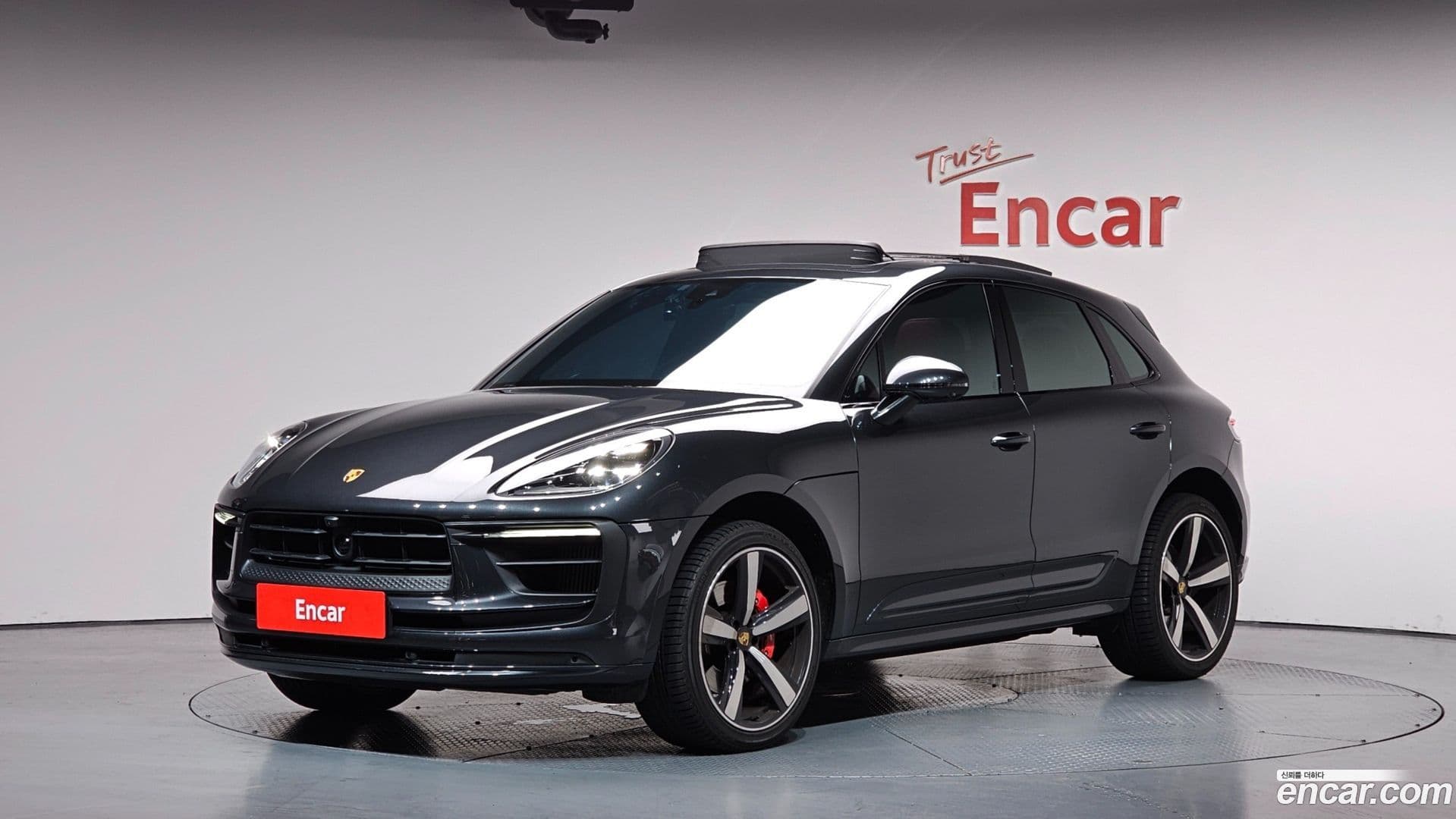 Main__Slider__Photo:Macan Porsche 2023.7-0