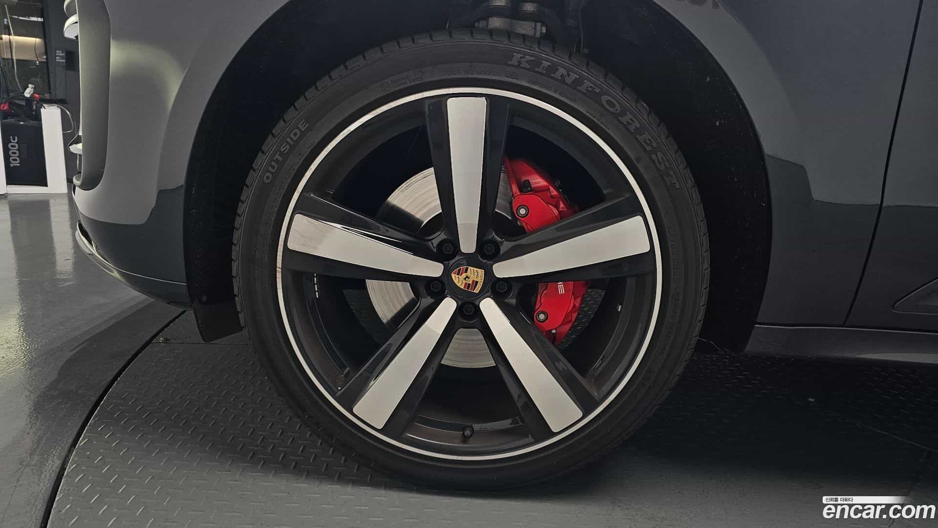 Macan Porsche 2023.7-OUTER-005