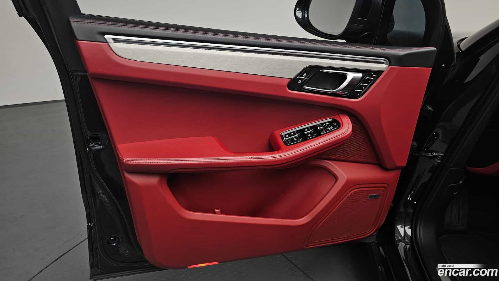 Macan Porsche 2023.7-INNER-034